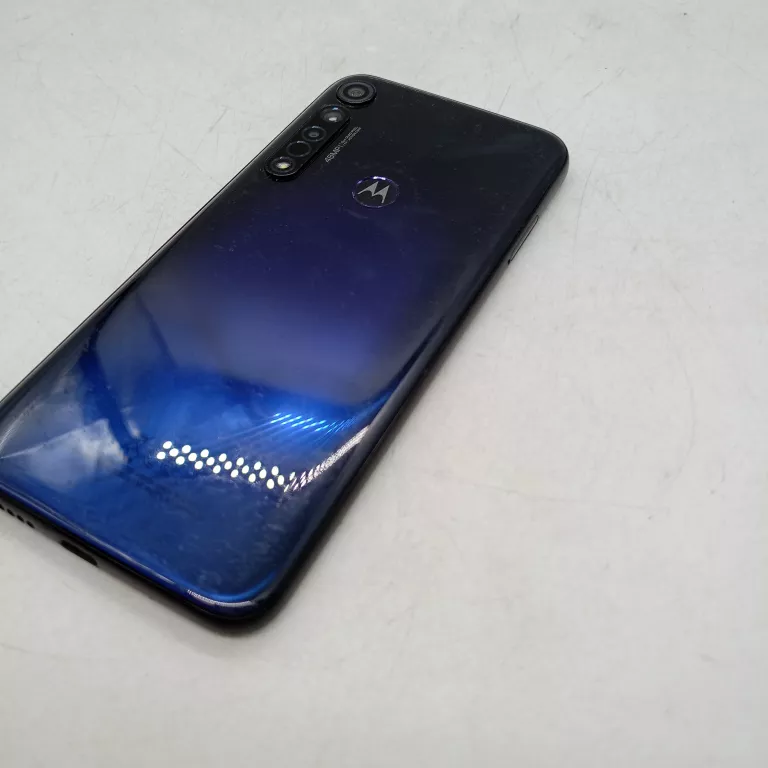 telefon-motorola-moto-g8-plus-przekatna-ekranu-600