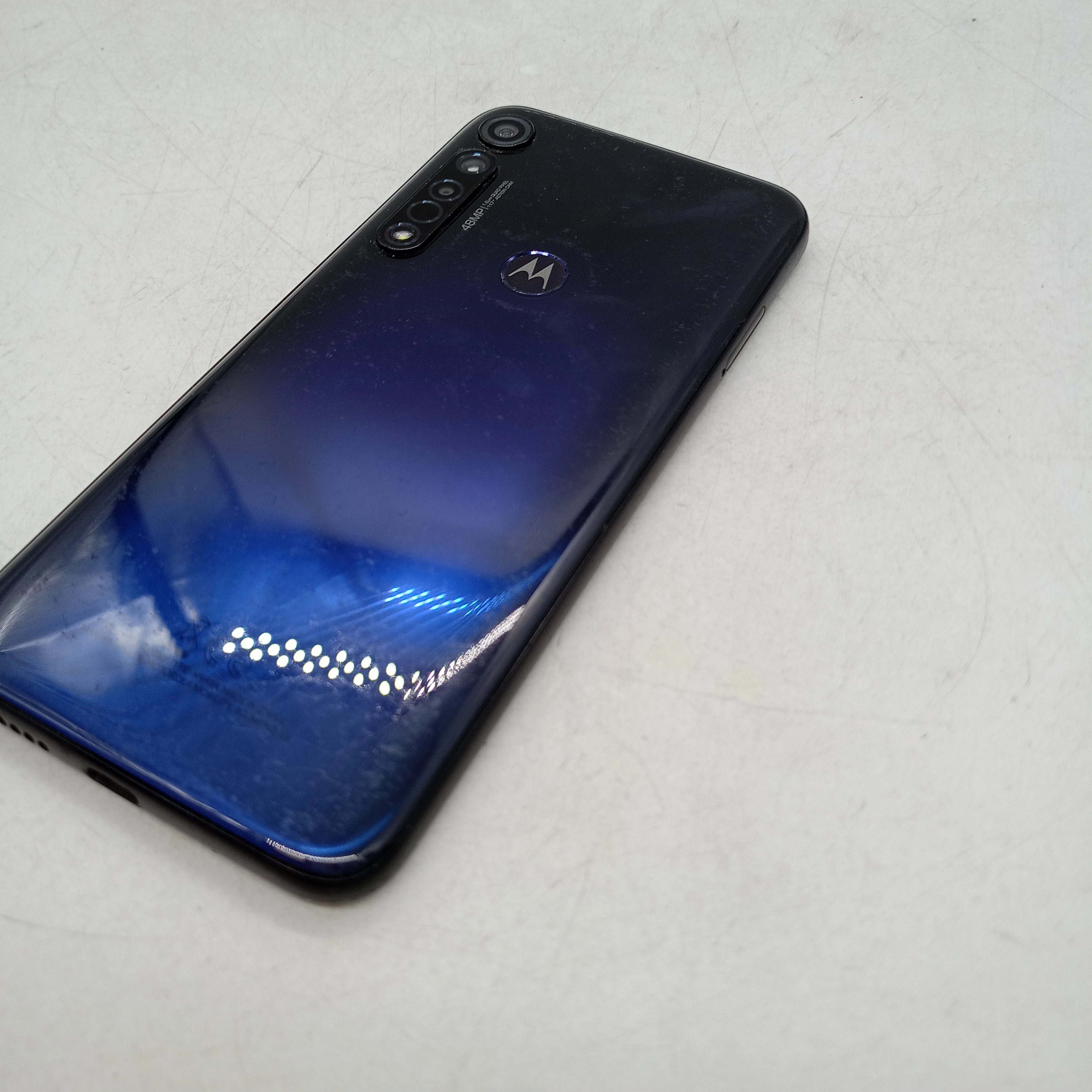 telefon-motorola-moto-g8-plus-przekatna-ekranu-600