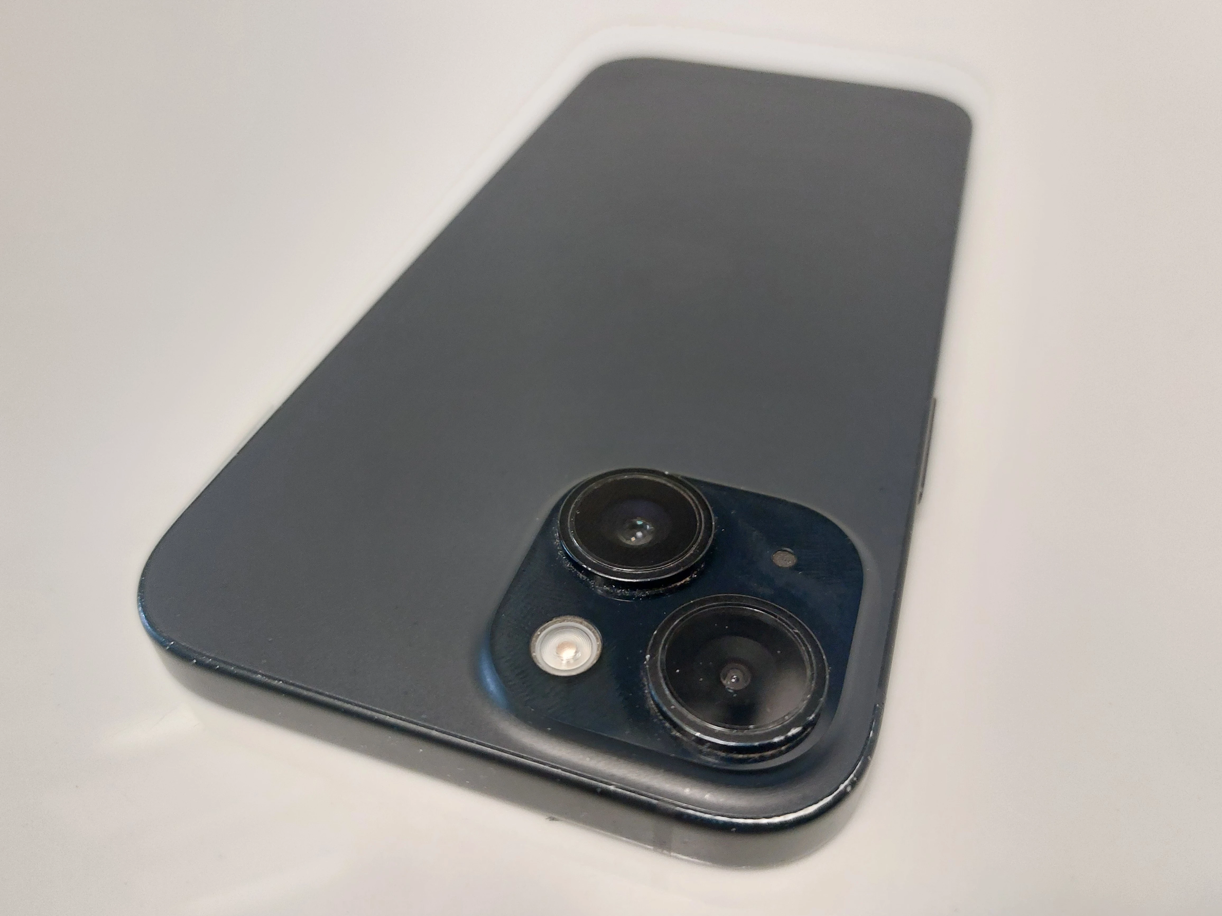 telefon-iphone-15-128gb-pudelko-system-operacyjny-4388-7