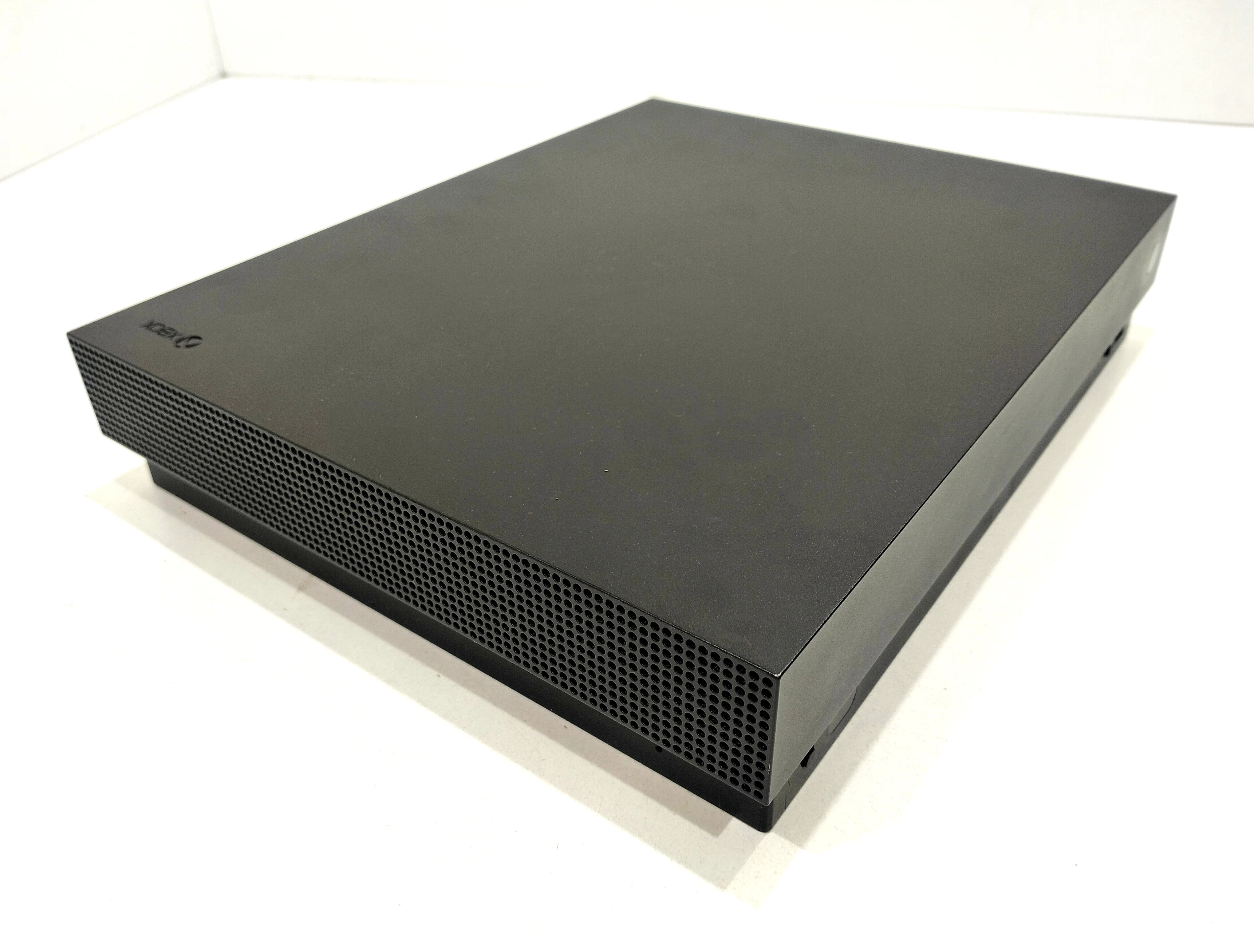 konsola-xbox-one-x-1787-1tb-ean-gtin-0889842208337