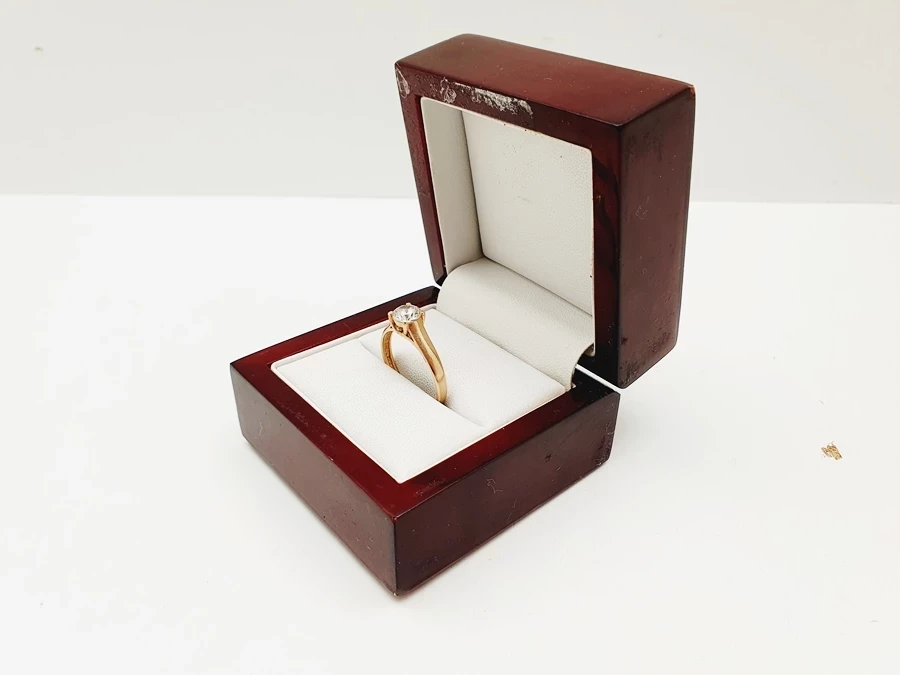 klasyczny-zloty-pierscionek-z-cyrkonia-18r-250g-585p-marka-248811-958954