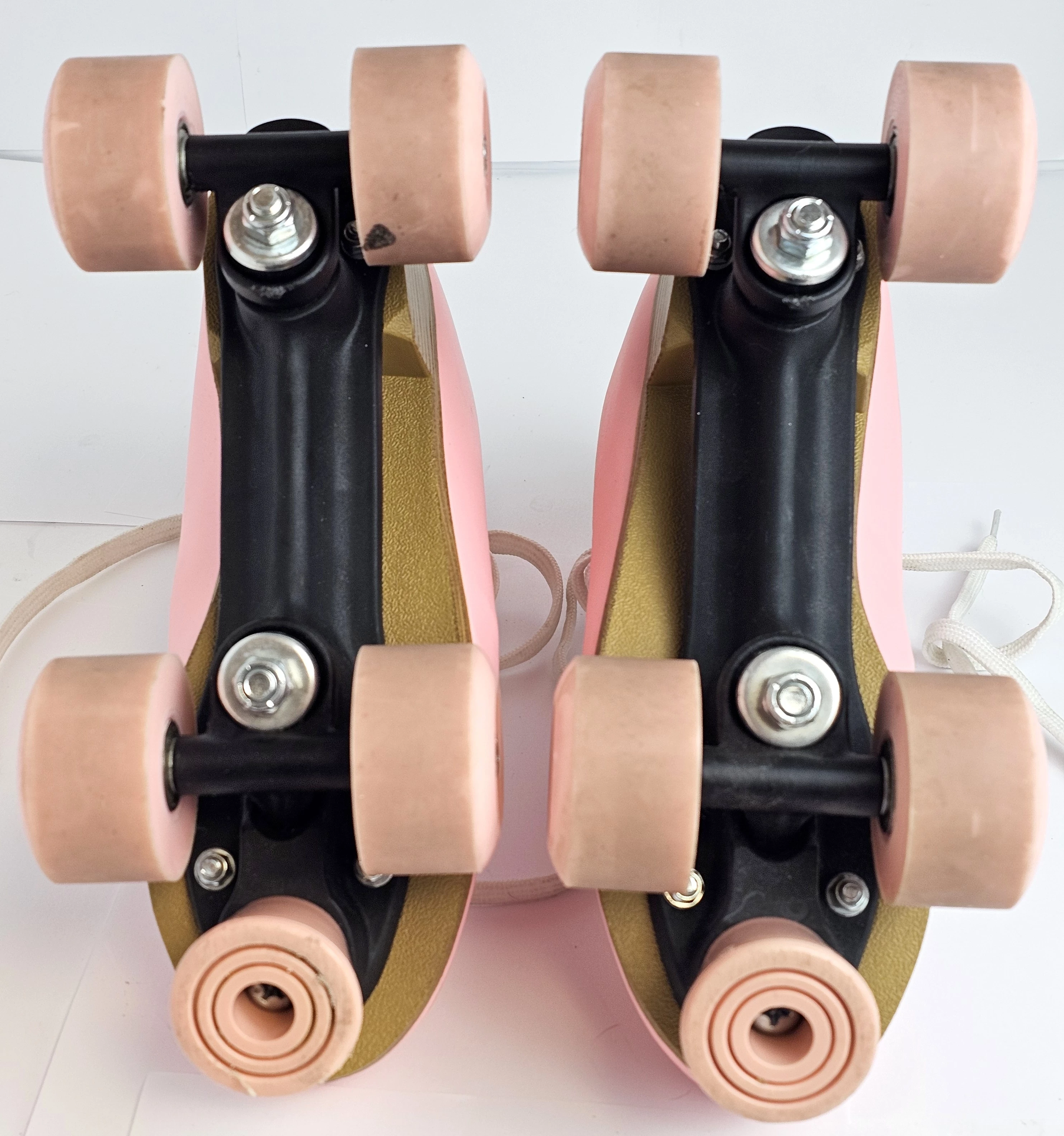 wrotki-vintage-rozmiar-39-rozowe-model-ppww39