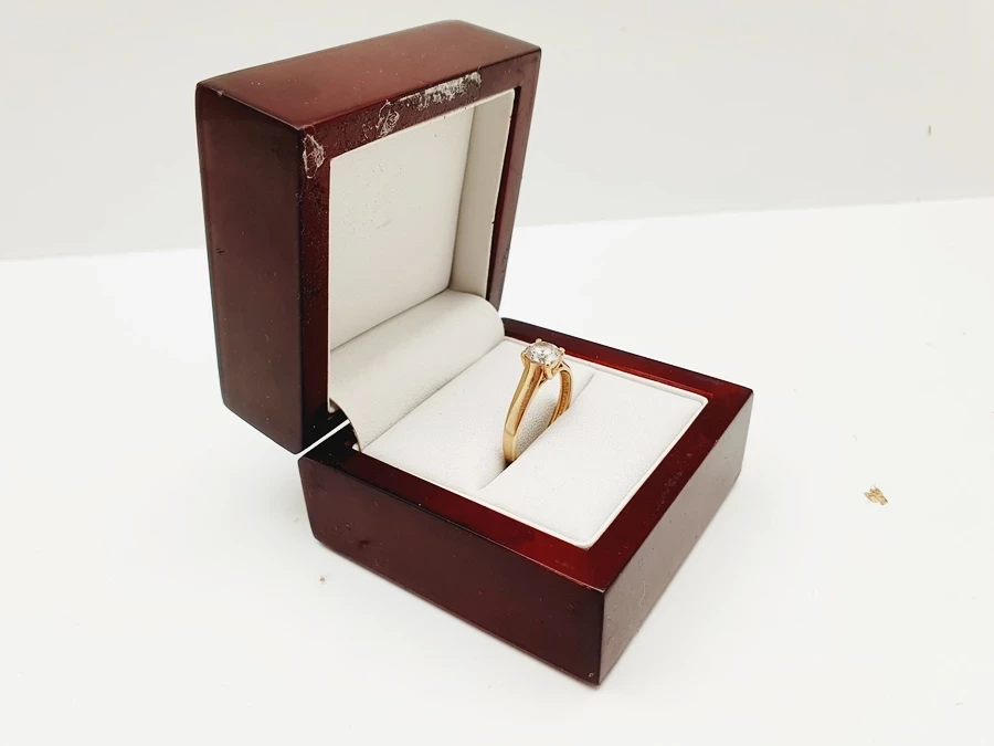 klasyczny-zloty-pierscionek-z-cyrkonia-18r-250g-585p-kolor-249512-1647429