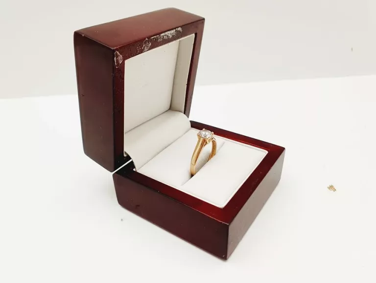 klasyczny-zloty-pierscionek-z-cyrkonia-18r-250g-585p-kolor-249512-1647429