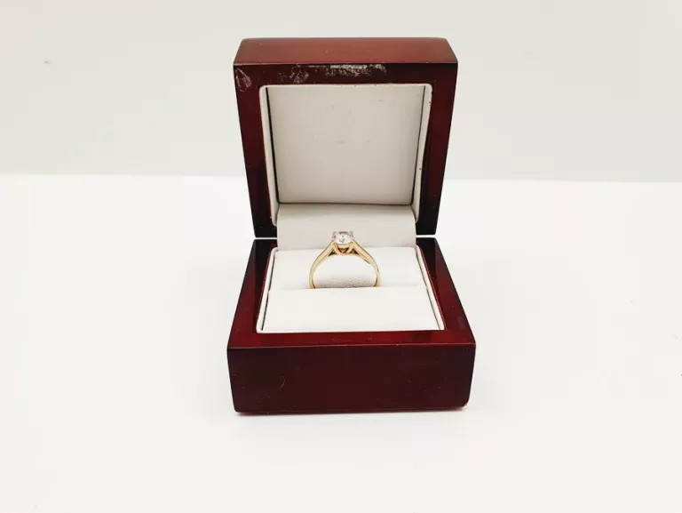 klasyczny-zloty-pierscionek-z-cyrkonia-18r-250g-585p-waga-250