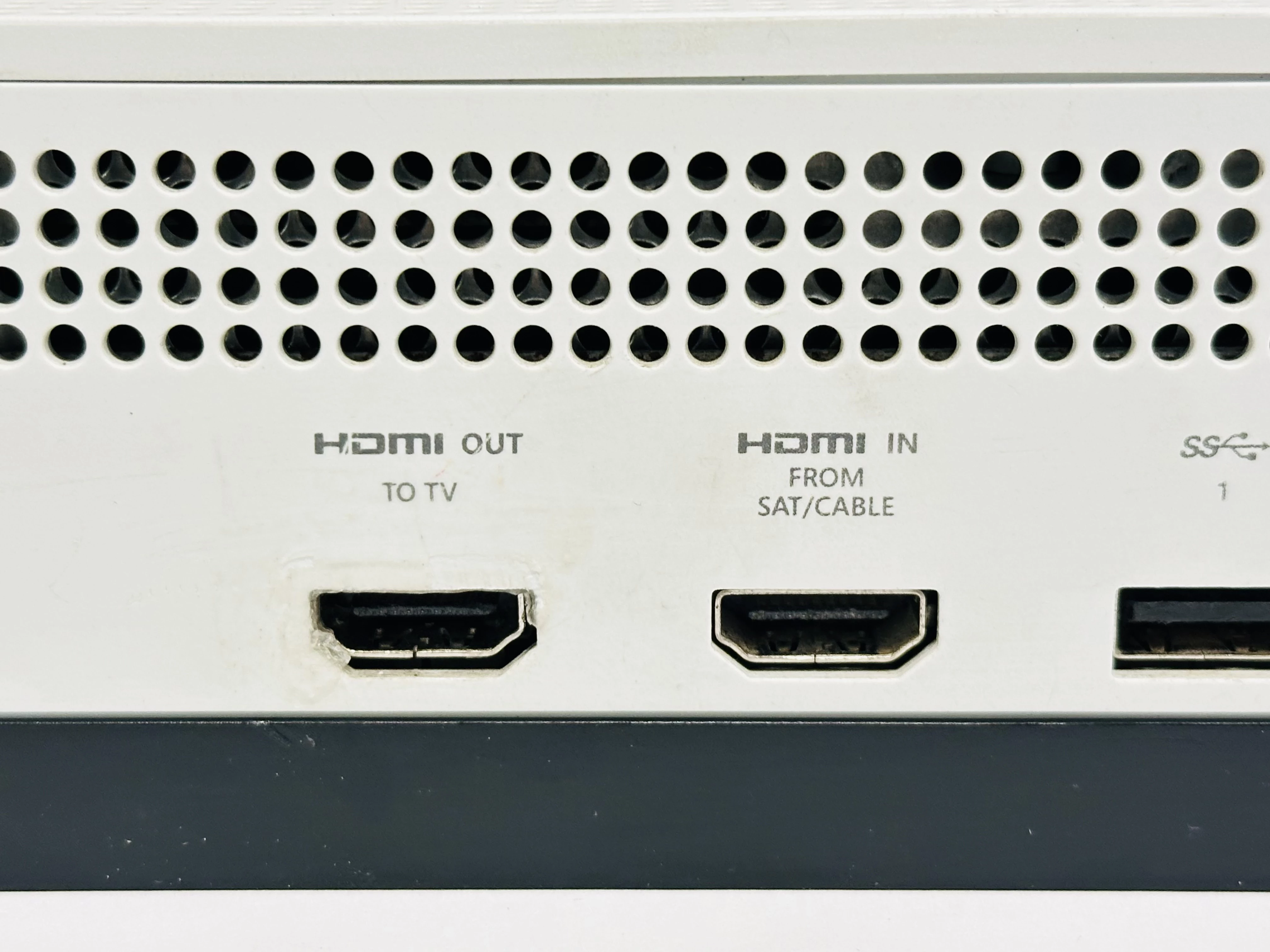 konsola-xbox-one-s-all-digital-1tb-zestaw-opis-wersja-konsoli-130591-2