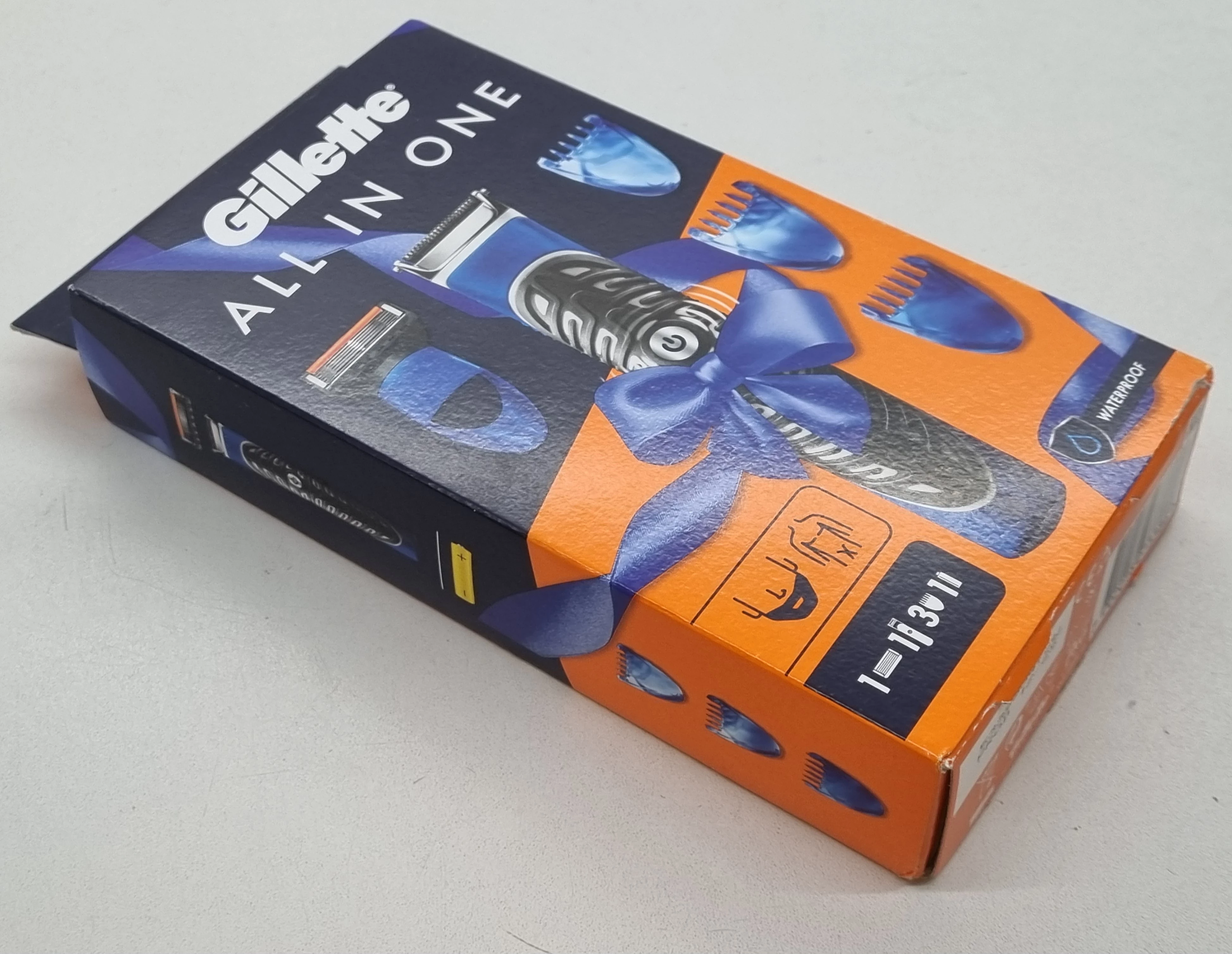 maszynka-do-golenia-z-trymerem-gillette-all-in-one-4w1-stan-11323-1