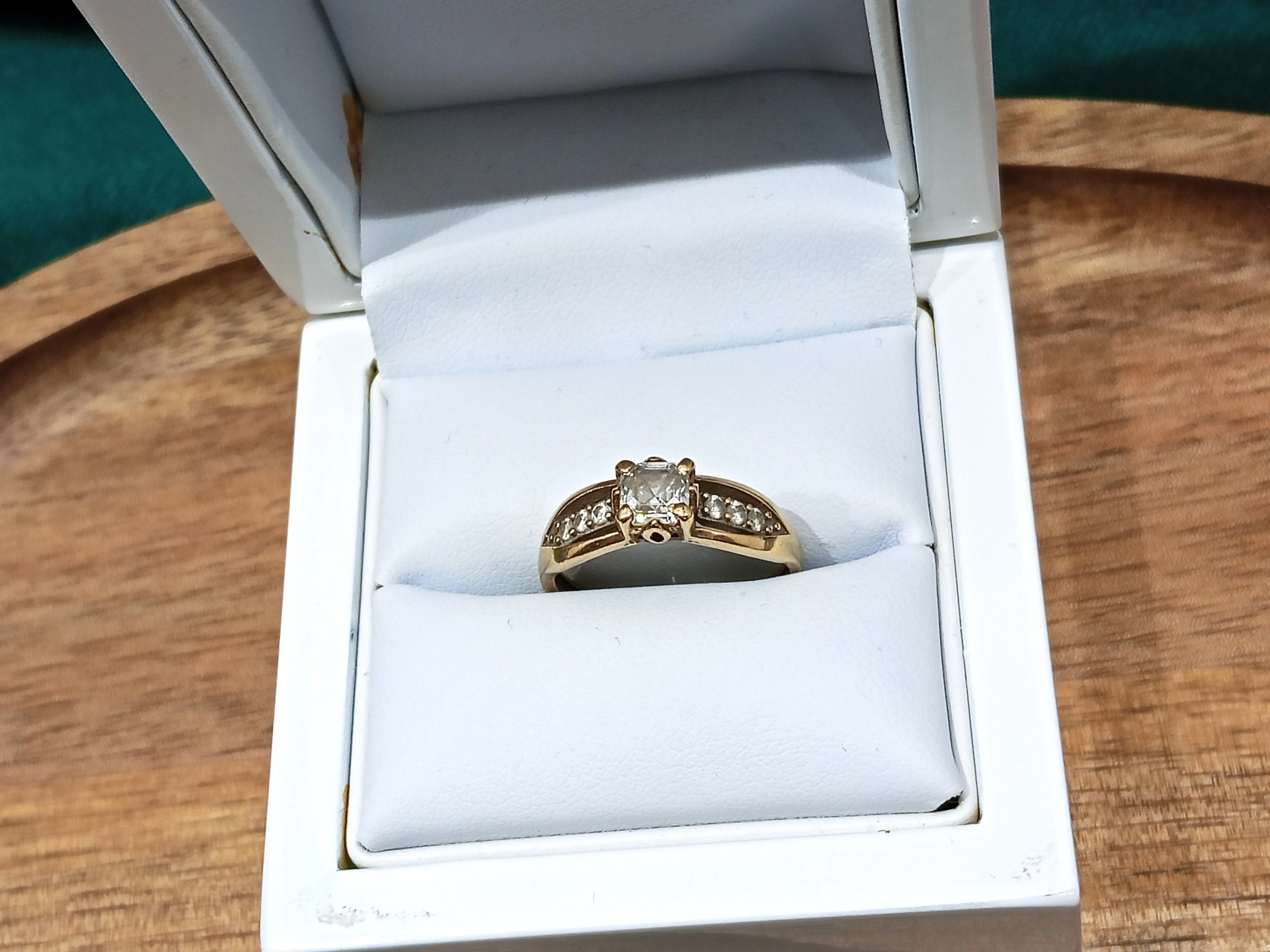 zloty-pierscionek-333-239g-r16-material-15835-2