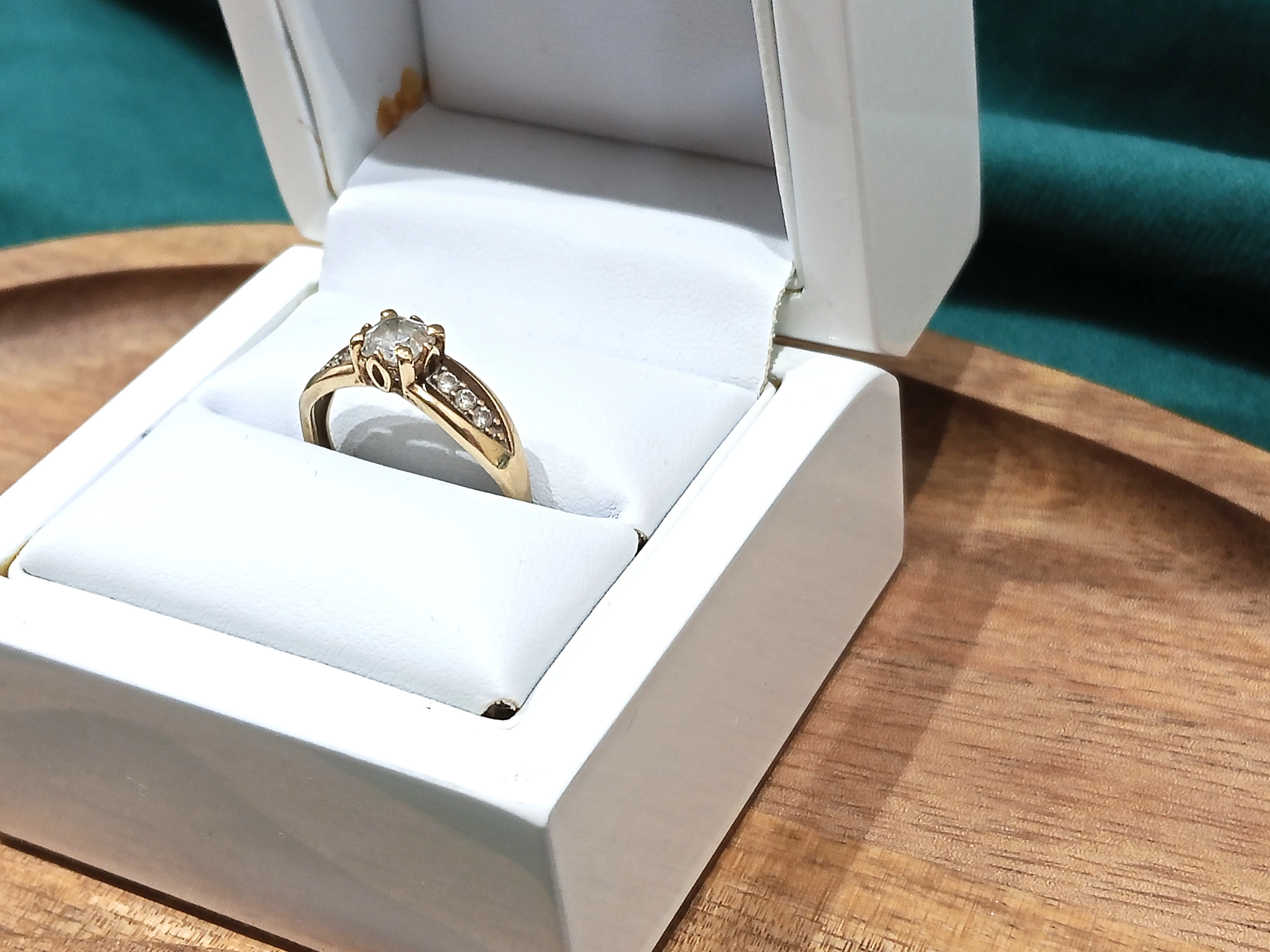 zloty-pierscionek-333-239g-r16-rodzaj-2205-2