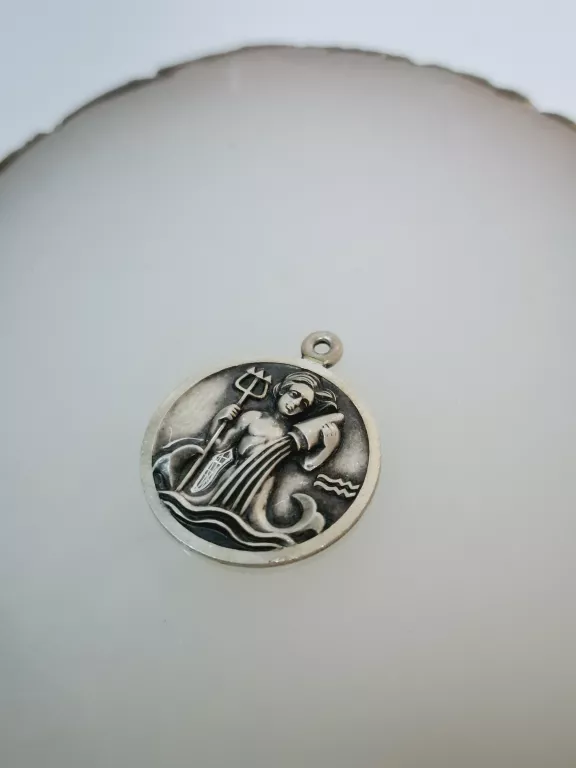 inwestycja-zlom-srebro-zawieszka-835-352g-plac-daszynskiego-5-czestochowa-sj