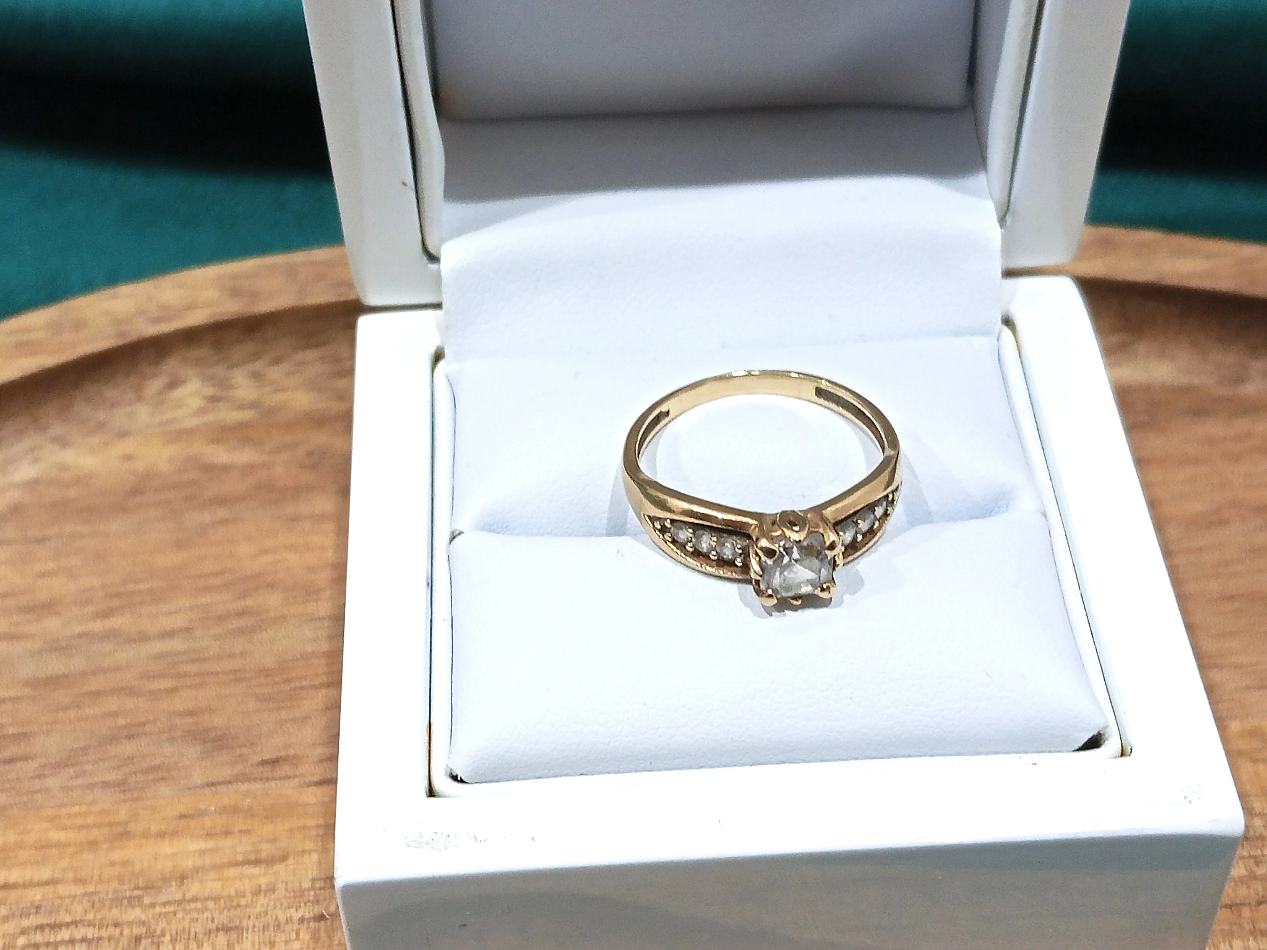 zloty-pierscionek-333-239g-r16-kamien-17088-128