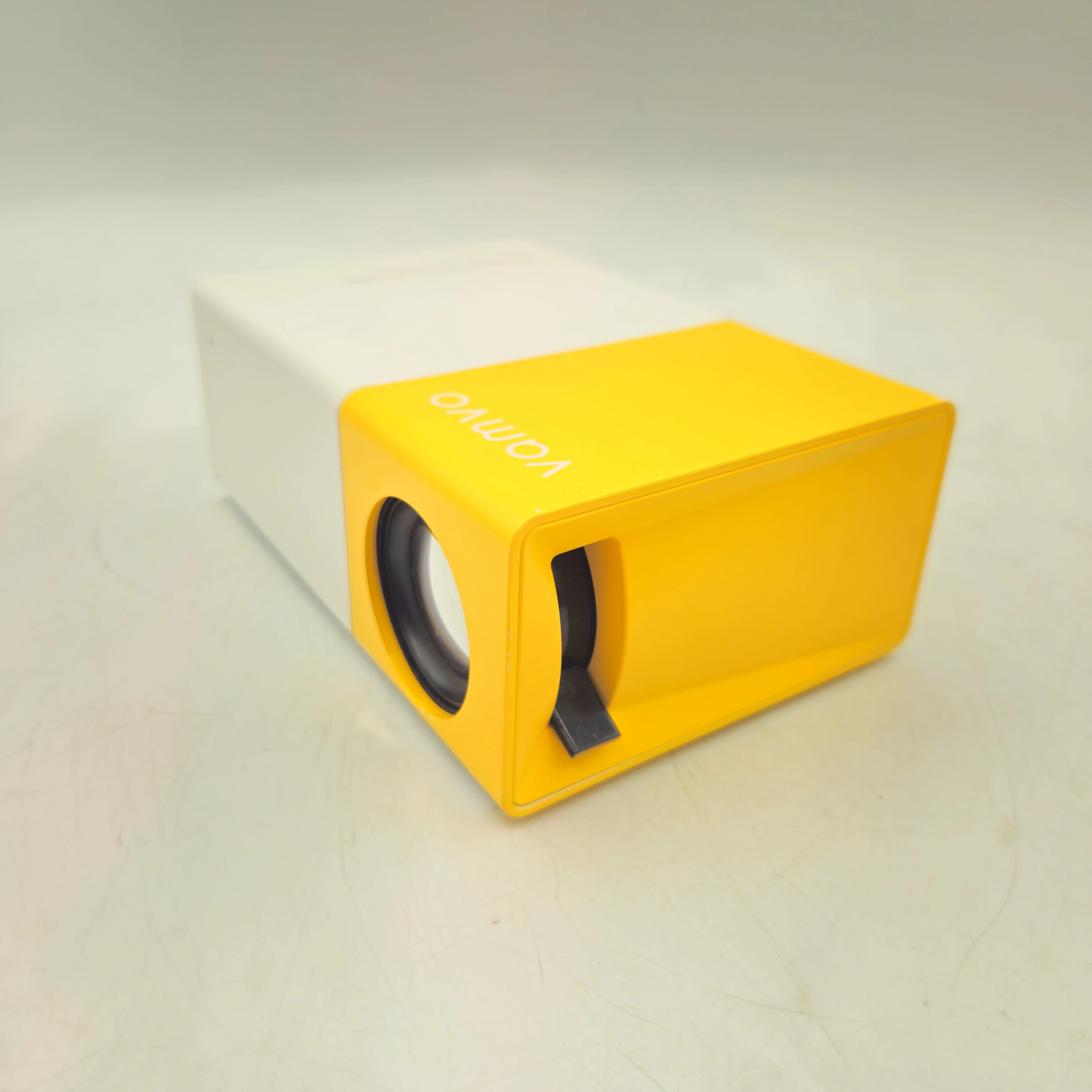 projektor-led-vamvo-jasnosc-lampy-ansi-1