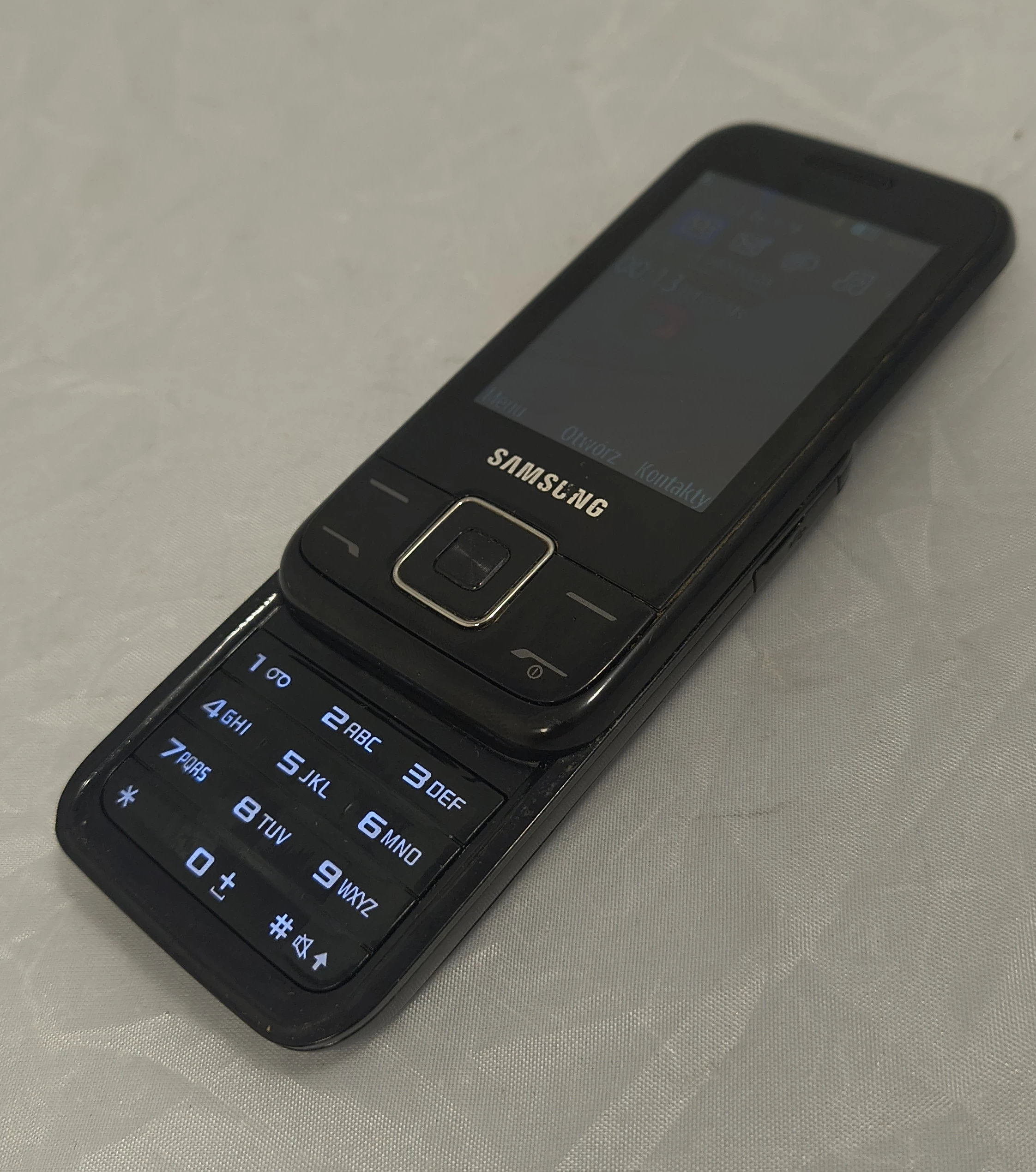telefon-samsung-gt-e2600-przekatna-ekranu-200