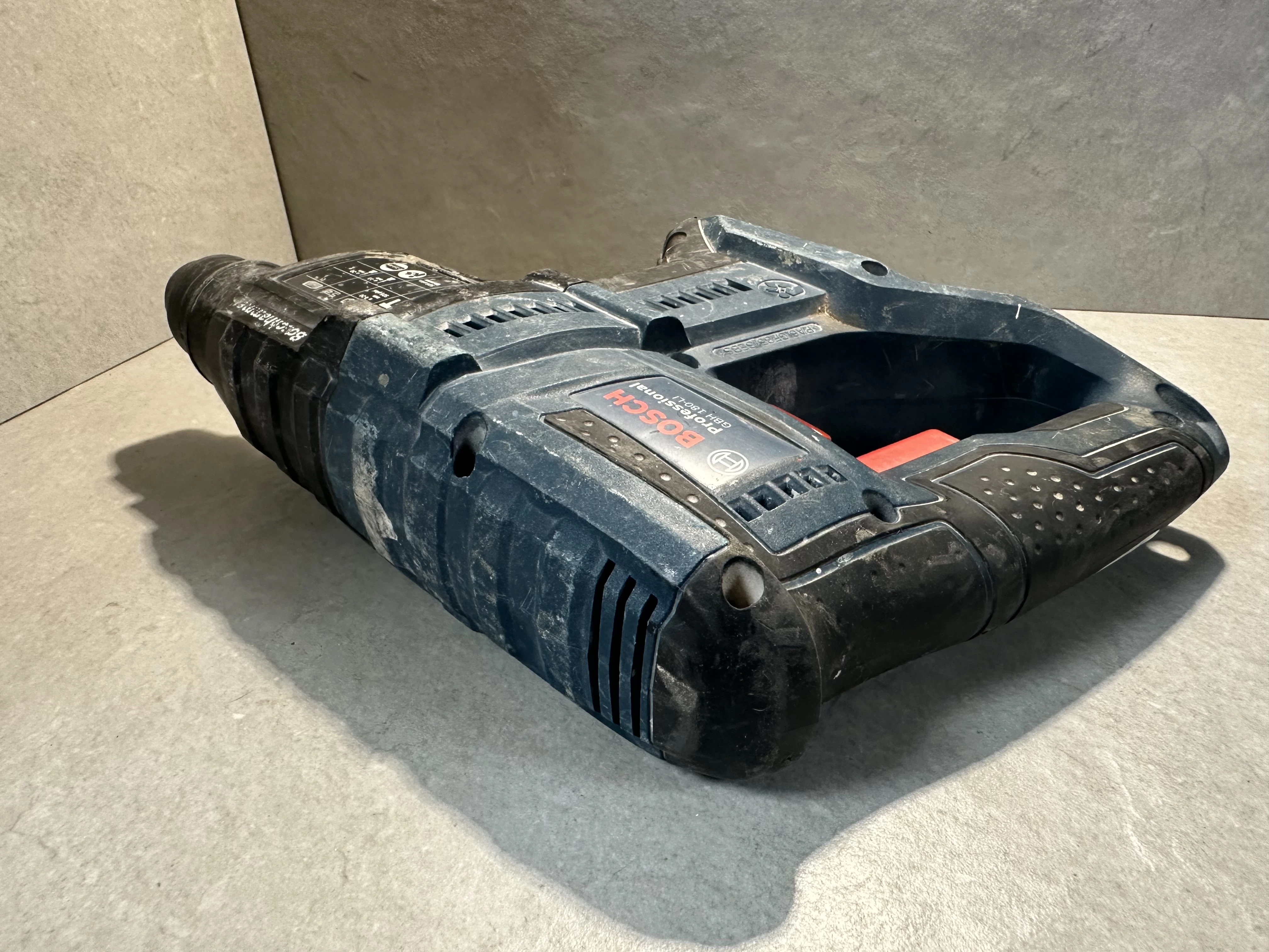 mlotowiertarka-bosch-gbh-180-body-ean-gtin-4059952518749