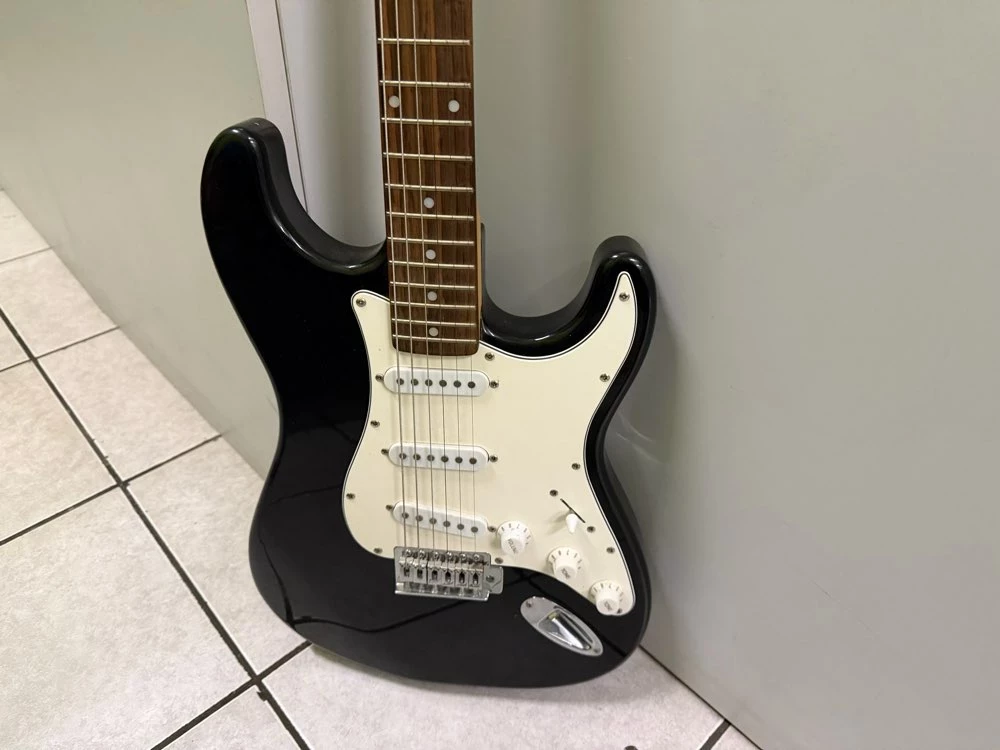 gitara-elektryczna-lentamente-wojska-polskiego-112-swiecie