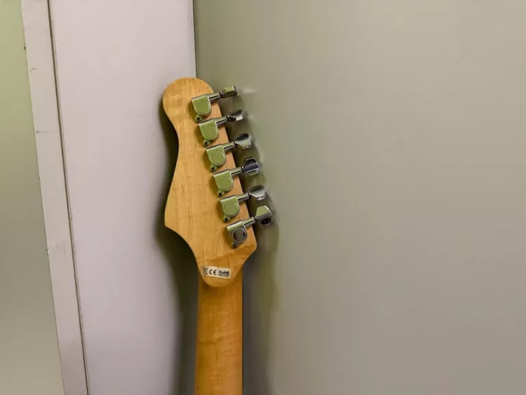 gitara-elektryczna-lentamente-rodzaj-9180-1