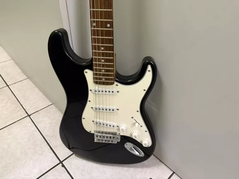 gitara-elektryczna-lentamente-wojska-polskiego-112-swiecie