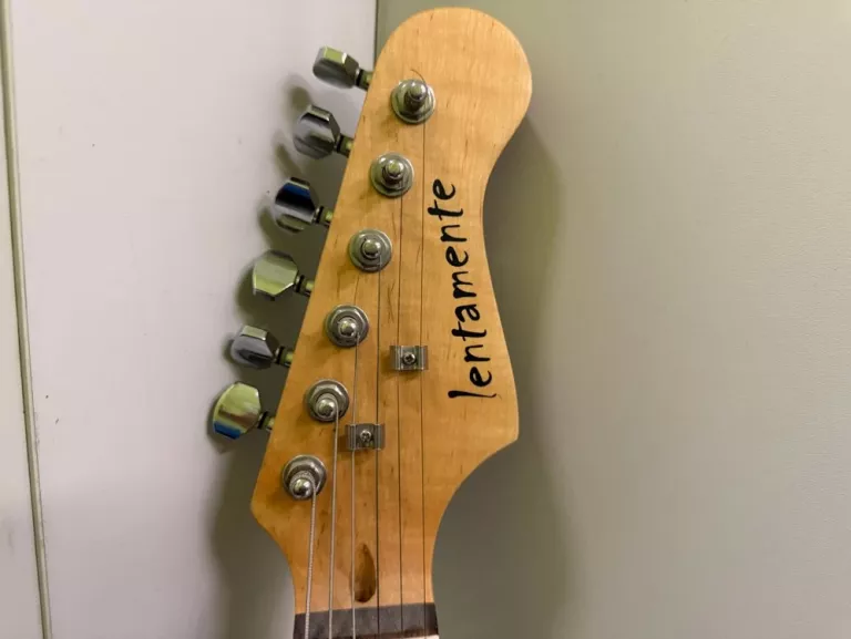 gitara-elektryczna-lentamente-stan-11323-2