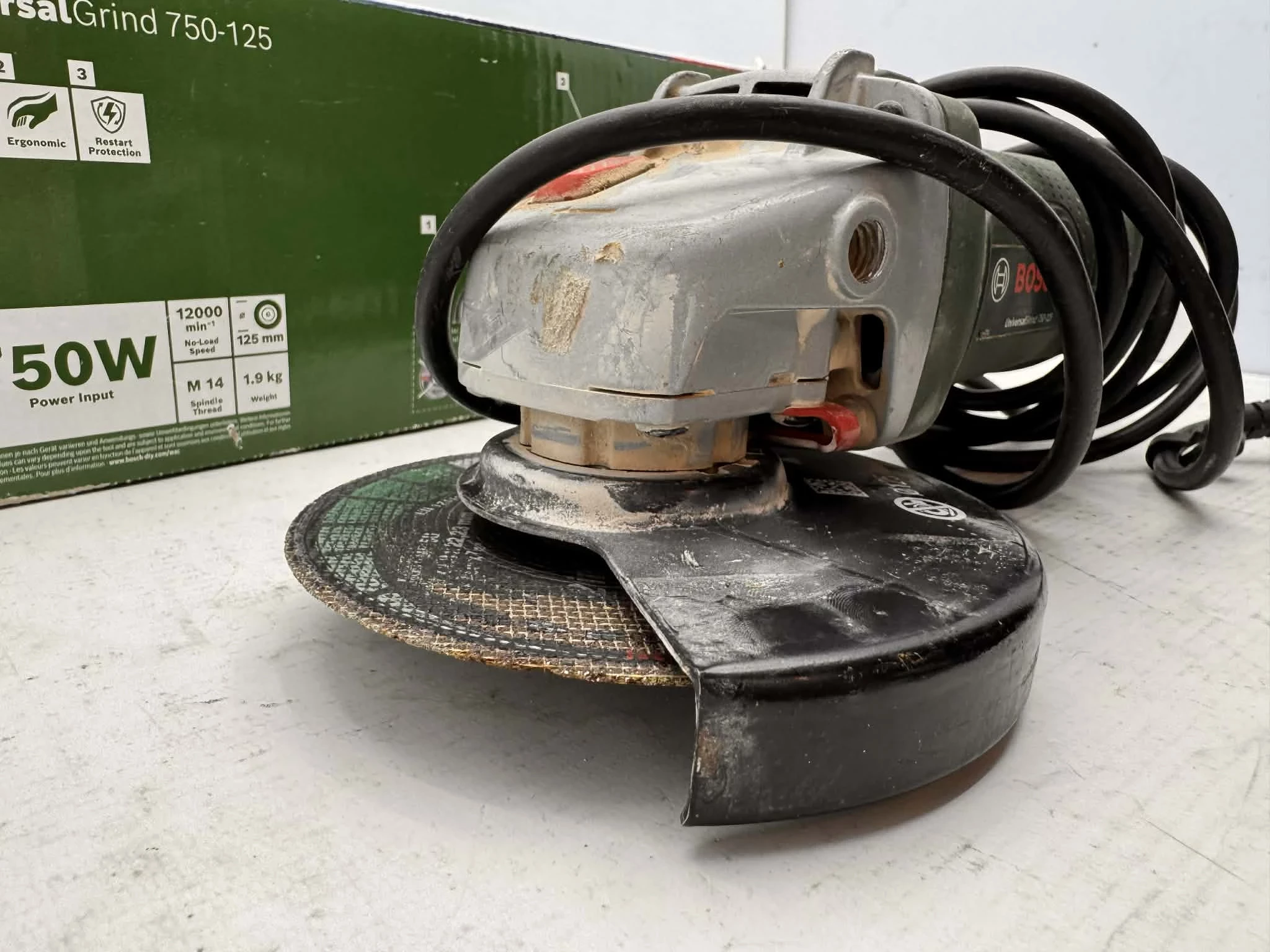 szlifierka-bosch-750-125-pudelko-ean-gtin-4053423223675