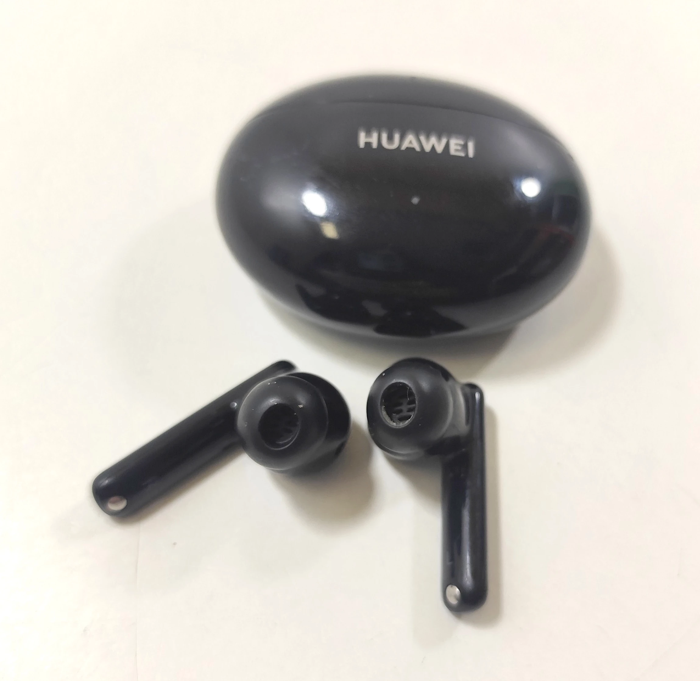sluchawki-huawei-freebuds-4i-stan-11323-2