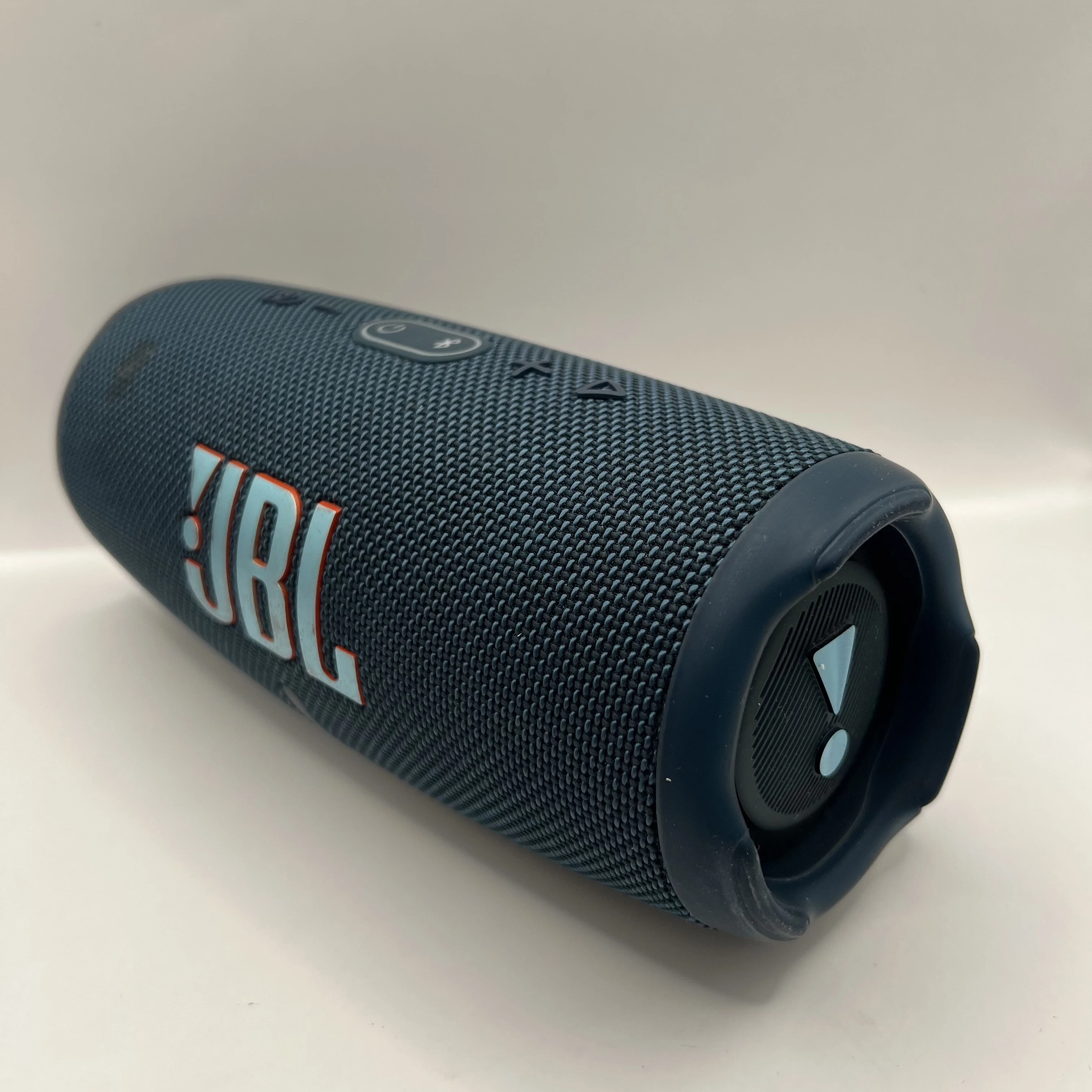 glosnik-jbl-charge-5-stan-11323-2