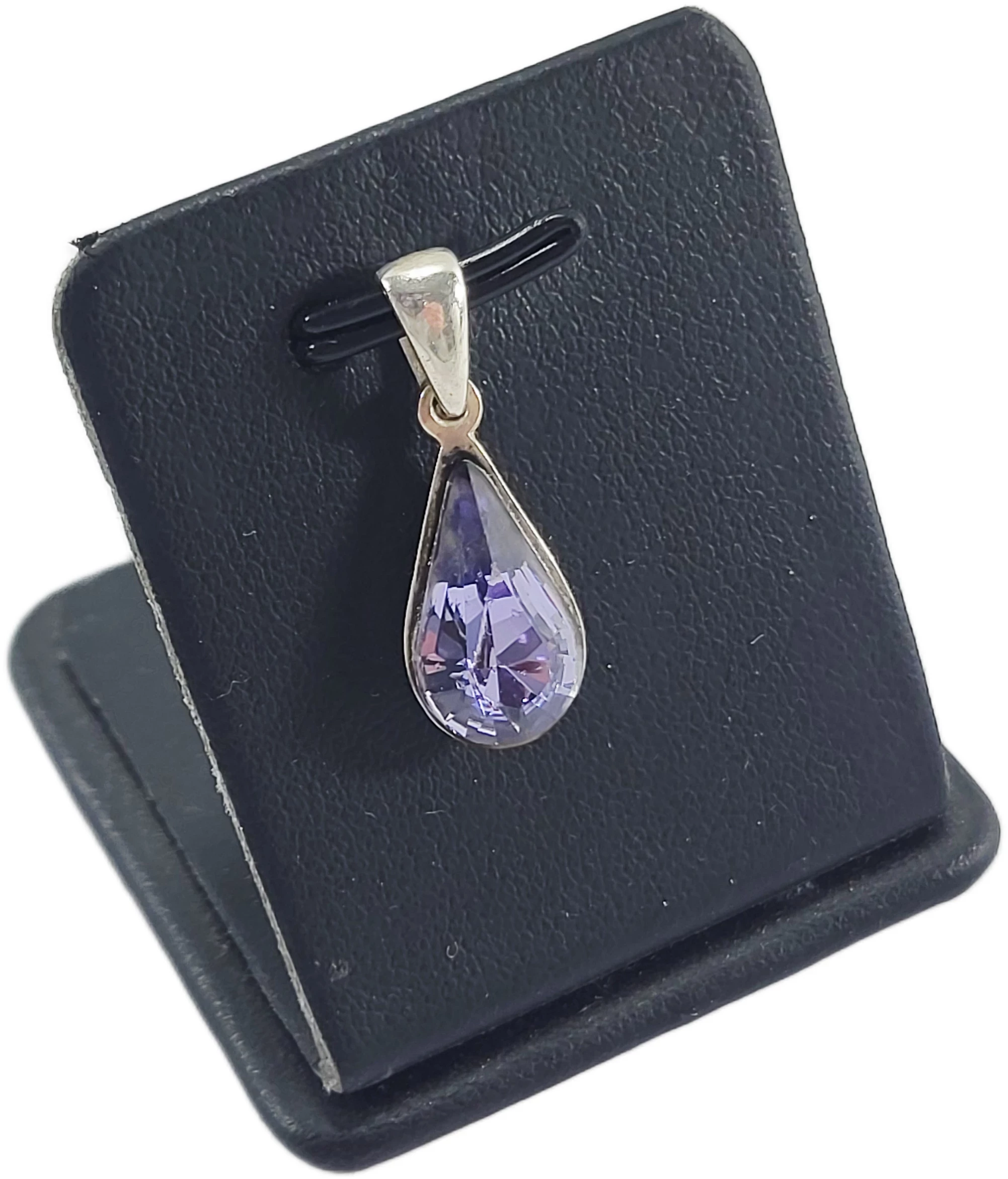 elegancka-damska-srebrna-zawieszka-925-z-fioletowym-kamyczkiem-151g-pilsudskiego-27-skwierzyna