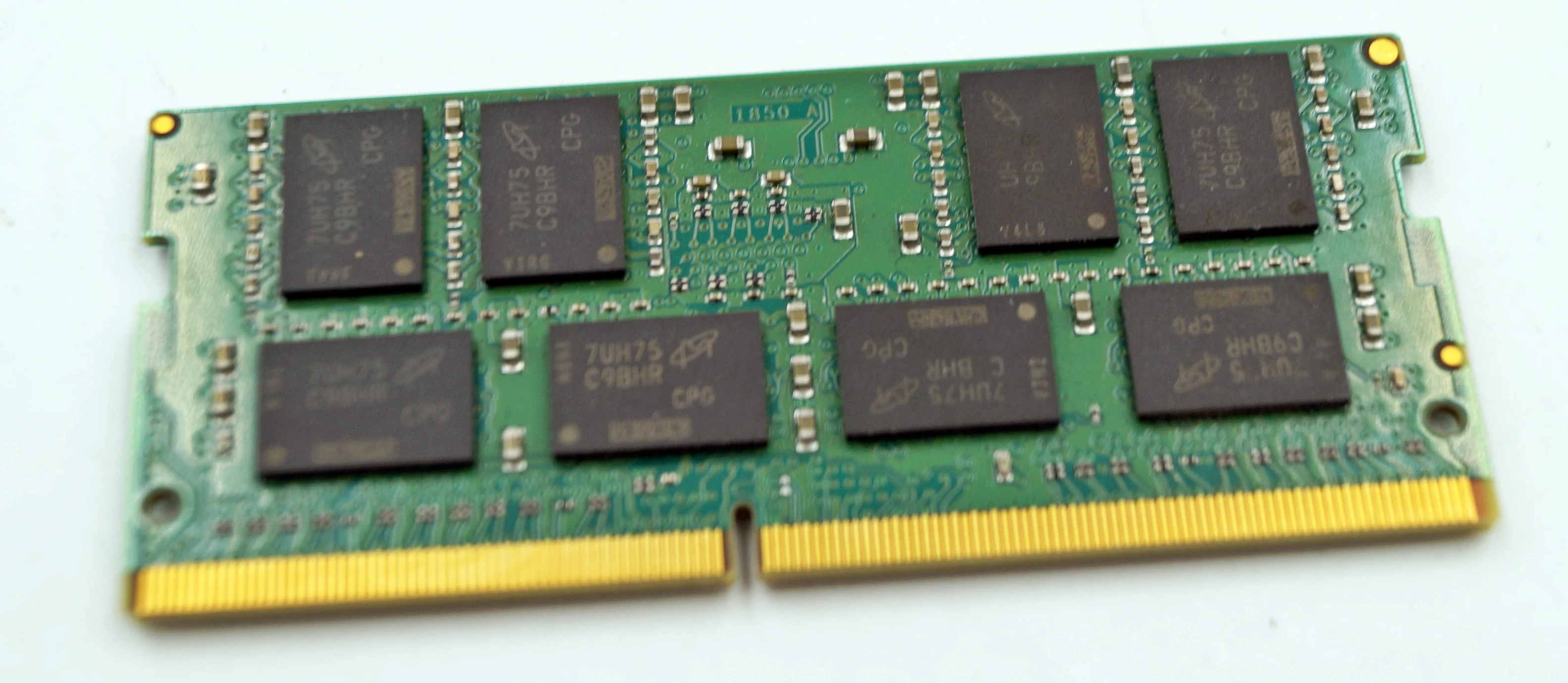 pamiec-ddr4-micron-crucial-ct16g4sfd824a-16gb-2400-mhz-do-laptopa-stan-11323-2