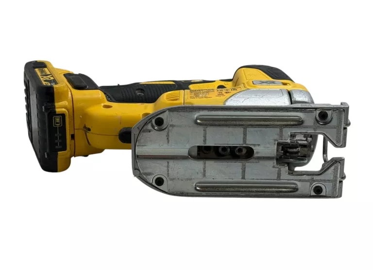 wyrzynarka-dewalt-dcs334-20-ah-mocowanie-brzeszczotu-205041-222245