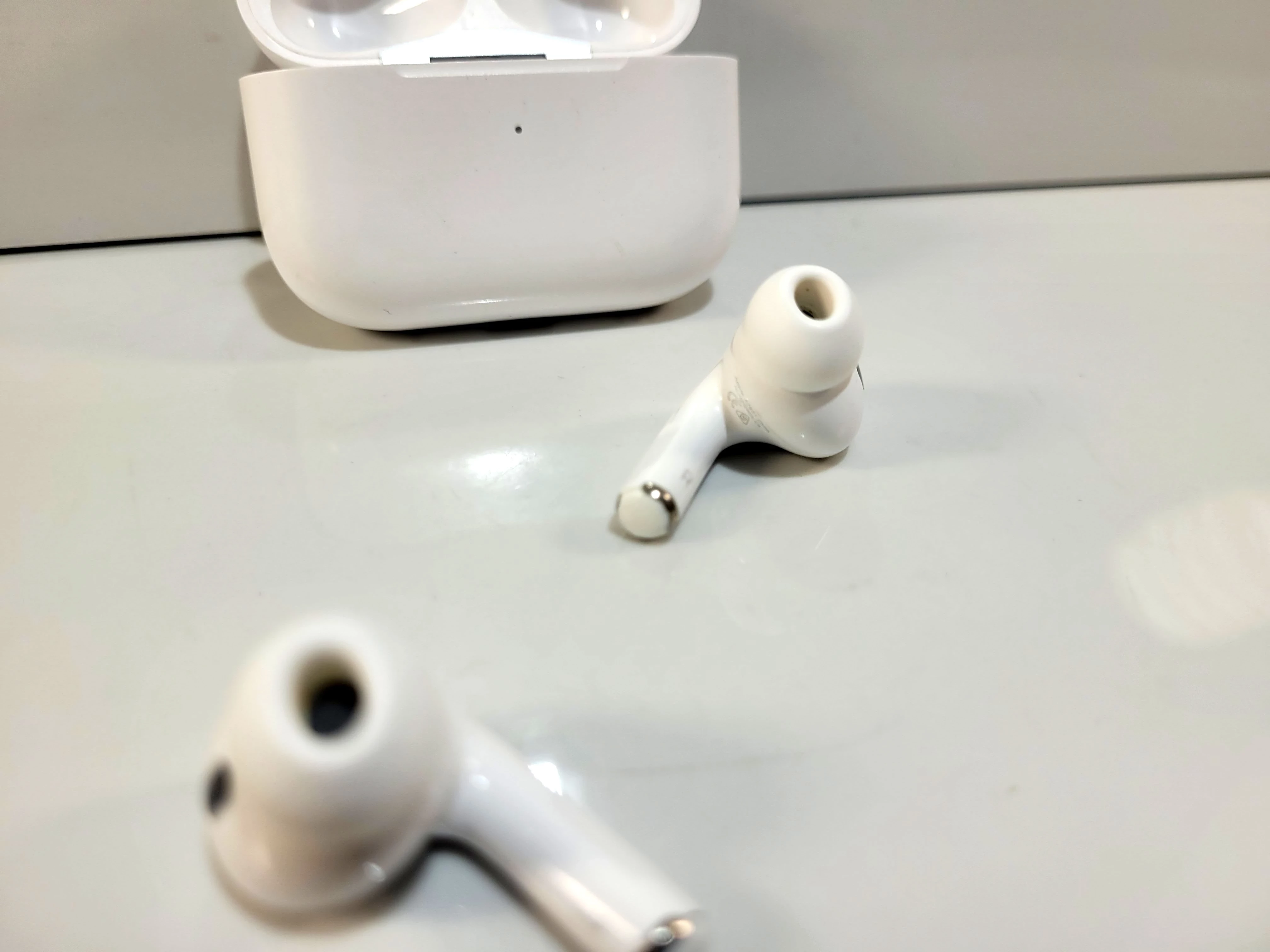 sluchawki-bezprzewodowe-dokanalowe-apple-airpods-pro-2-generacji-marka-248811-1131476