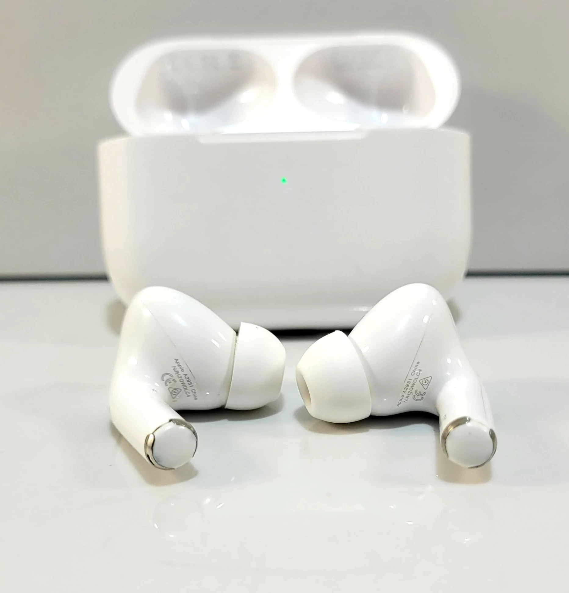 sluchawki-bezprzewodowe-dokanalowe-apple-airpods-pro-2-generacji-kod-producenta-mtjv3ama