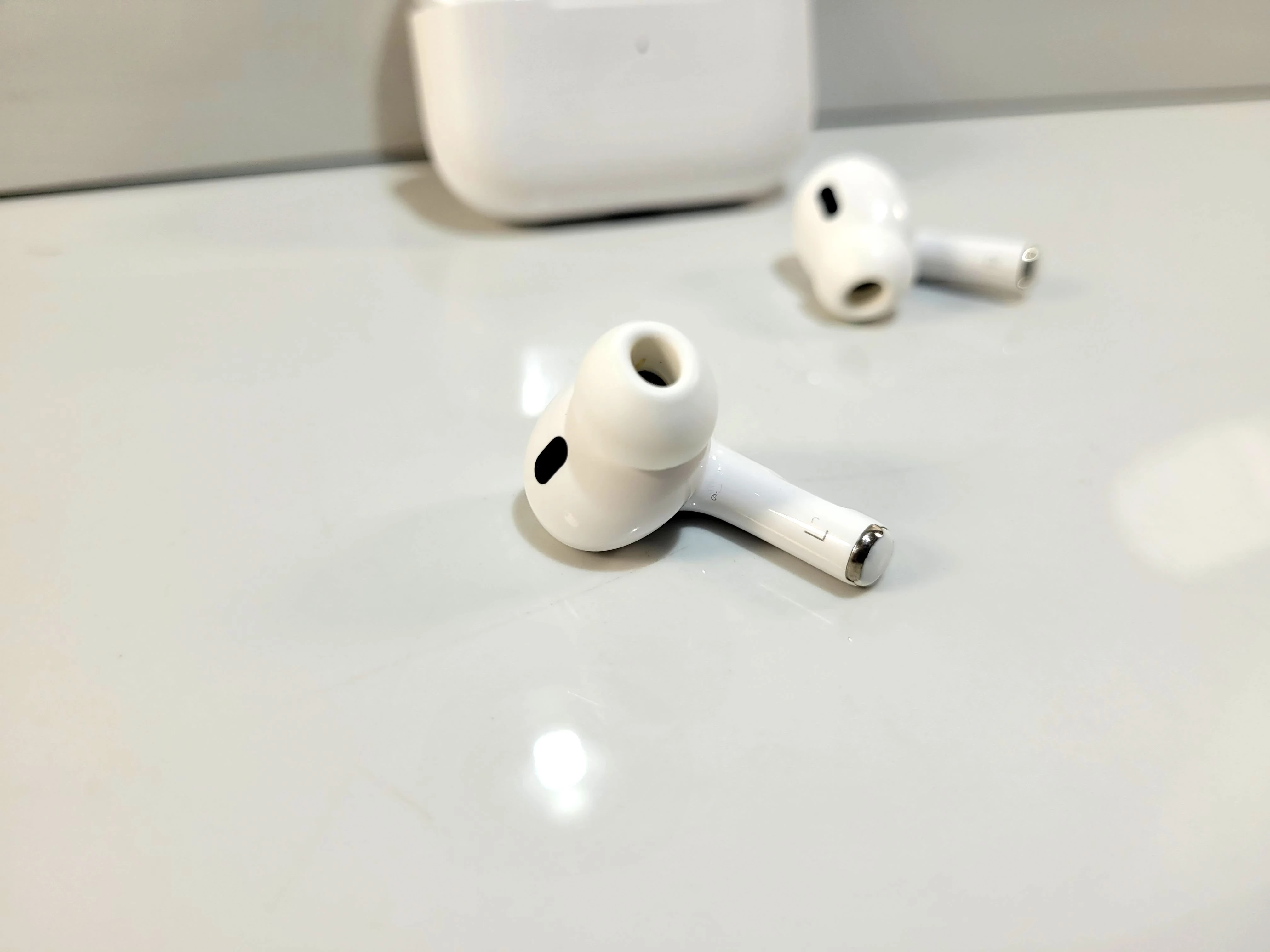 sluchawki-bezprzewodowe-dokanalowe-apple-airpods-pro-2-generacji-model-250439-1920602