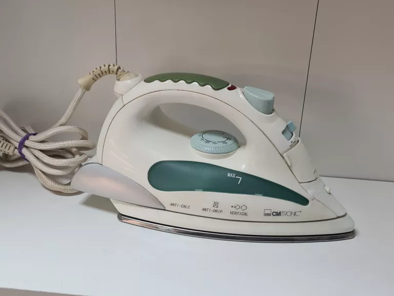 zelazko-parowe-clatronic-2200w-kolor-dominujacy-129357-2