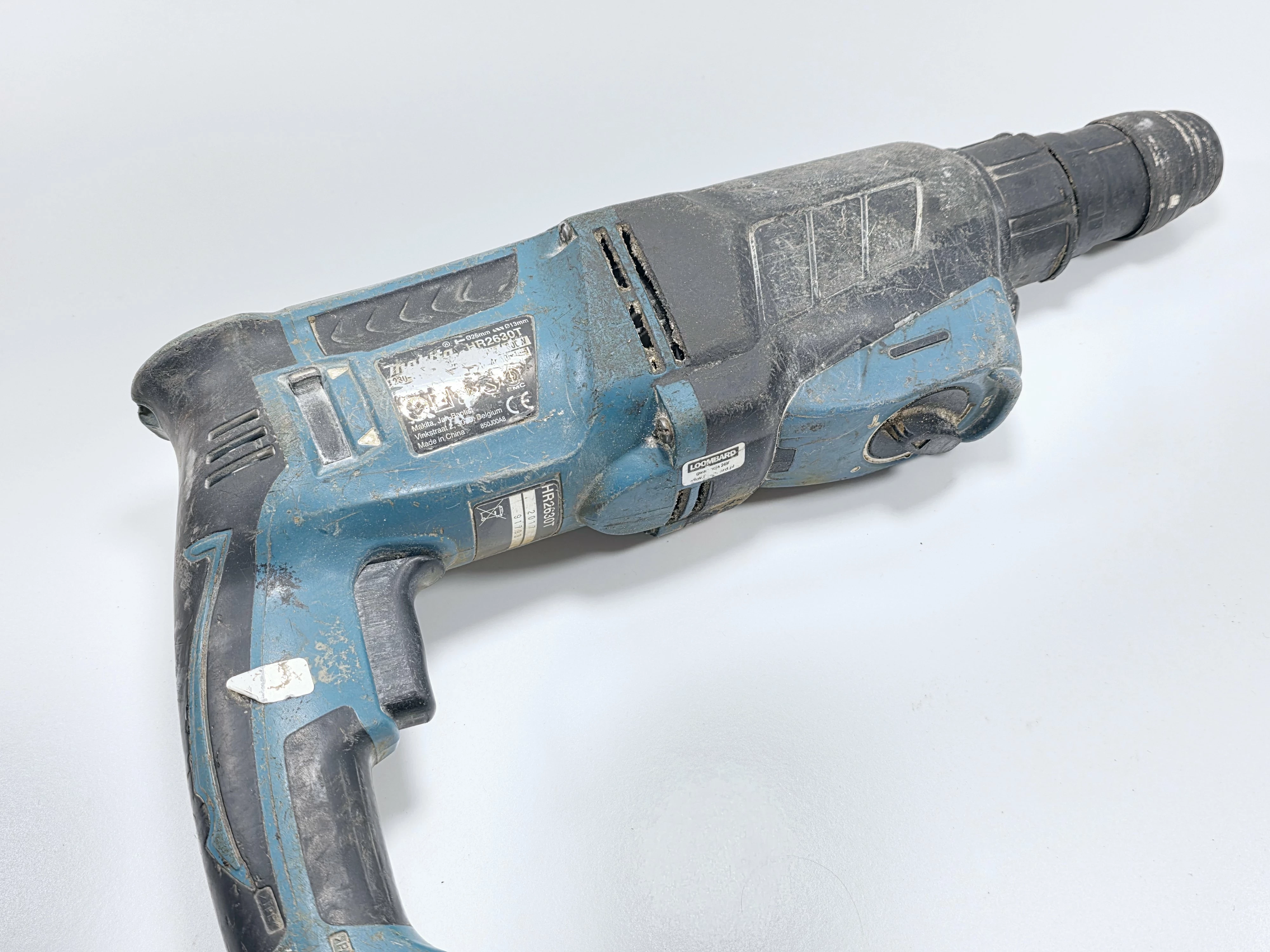 mlotowiertarka-makita-hr2630-energia-udaru-240