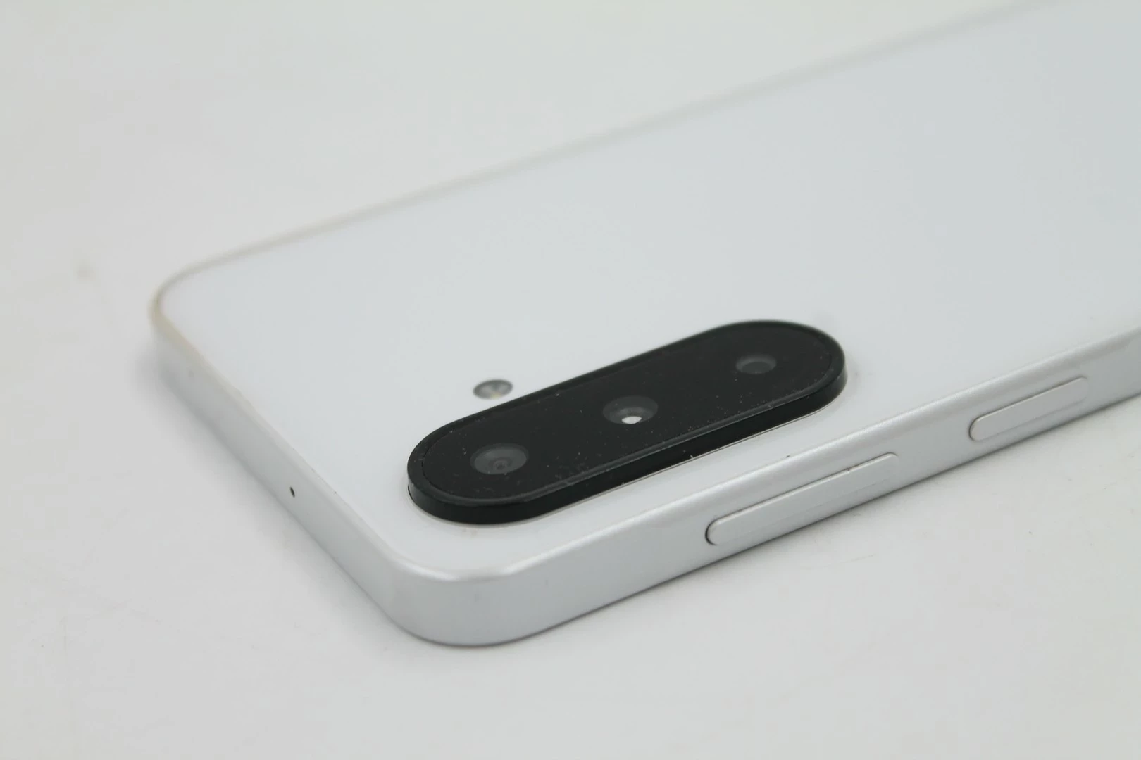 samsung-galaxy-a26-5g-1286gb-bialy-goly-przekatna-ekranu-67