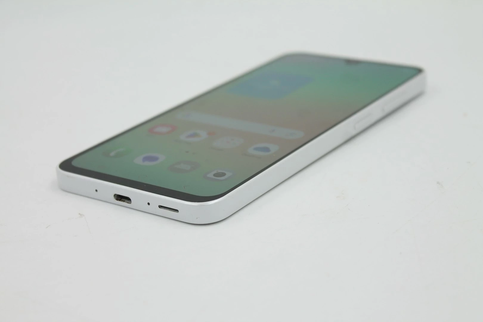 samsung-galaxy-a26-5g-1286gb-bialy-goly-stan-11323-2