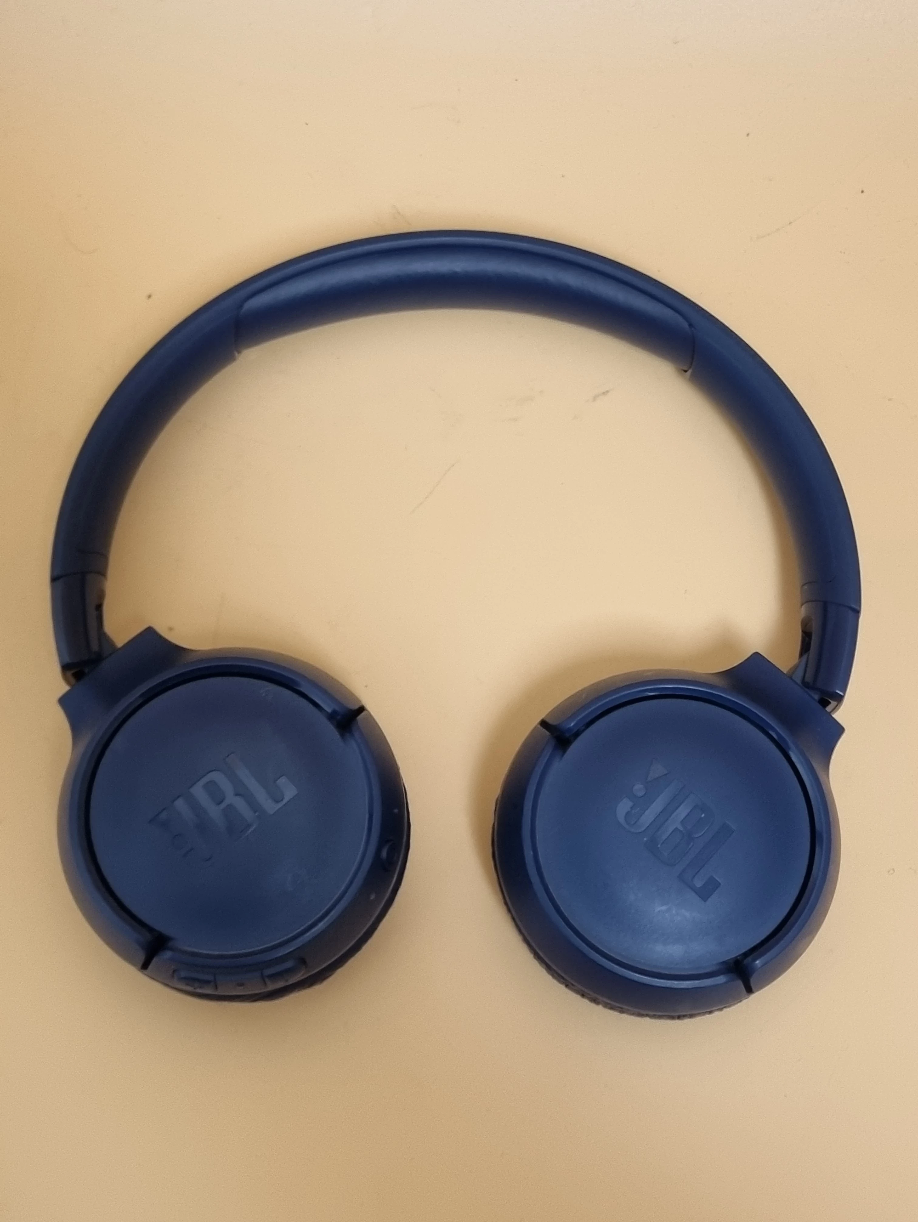 sluchawki-jbl-520bt-jozefczaka-4-bytom