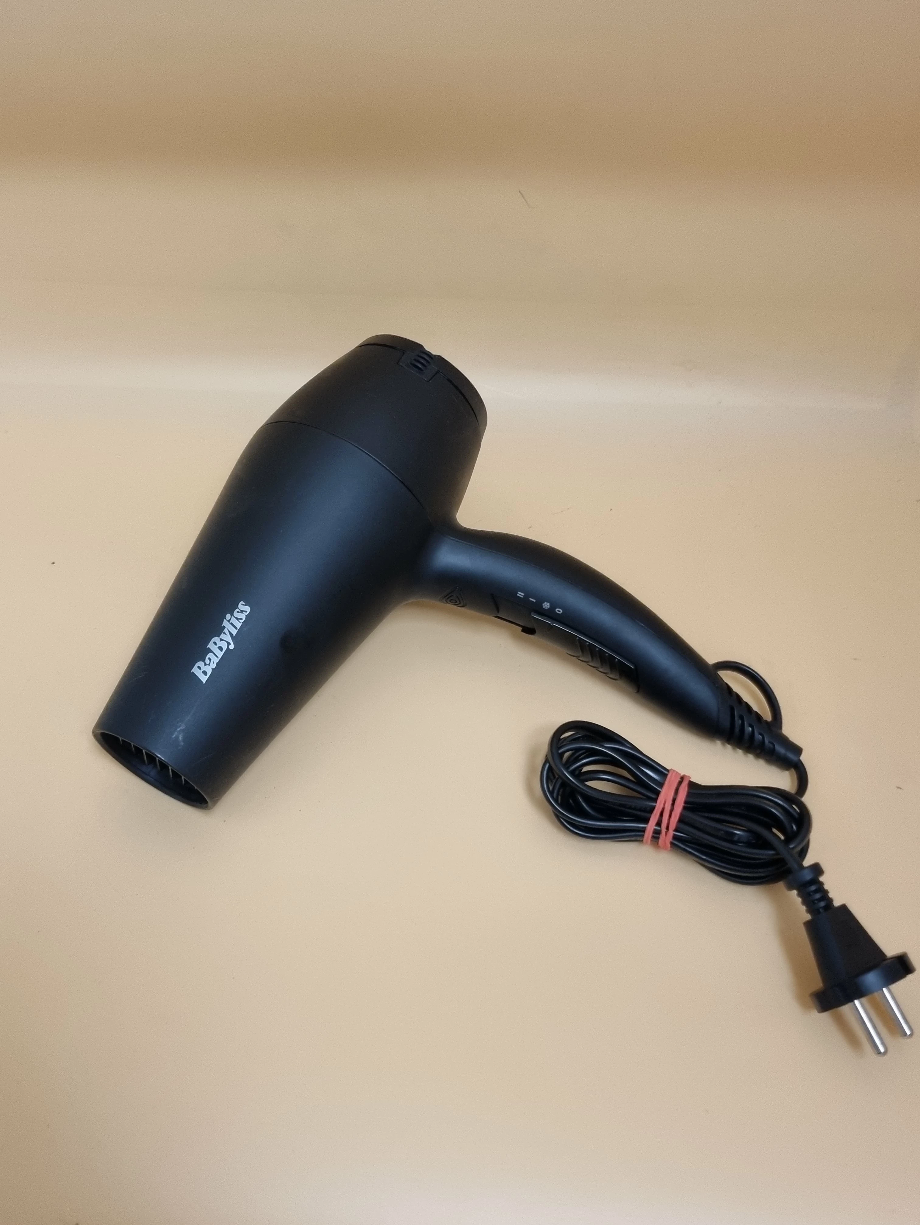 suszarka-do-wlosow-babyliss-d215de-moc-200000