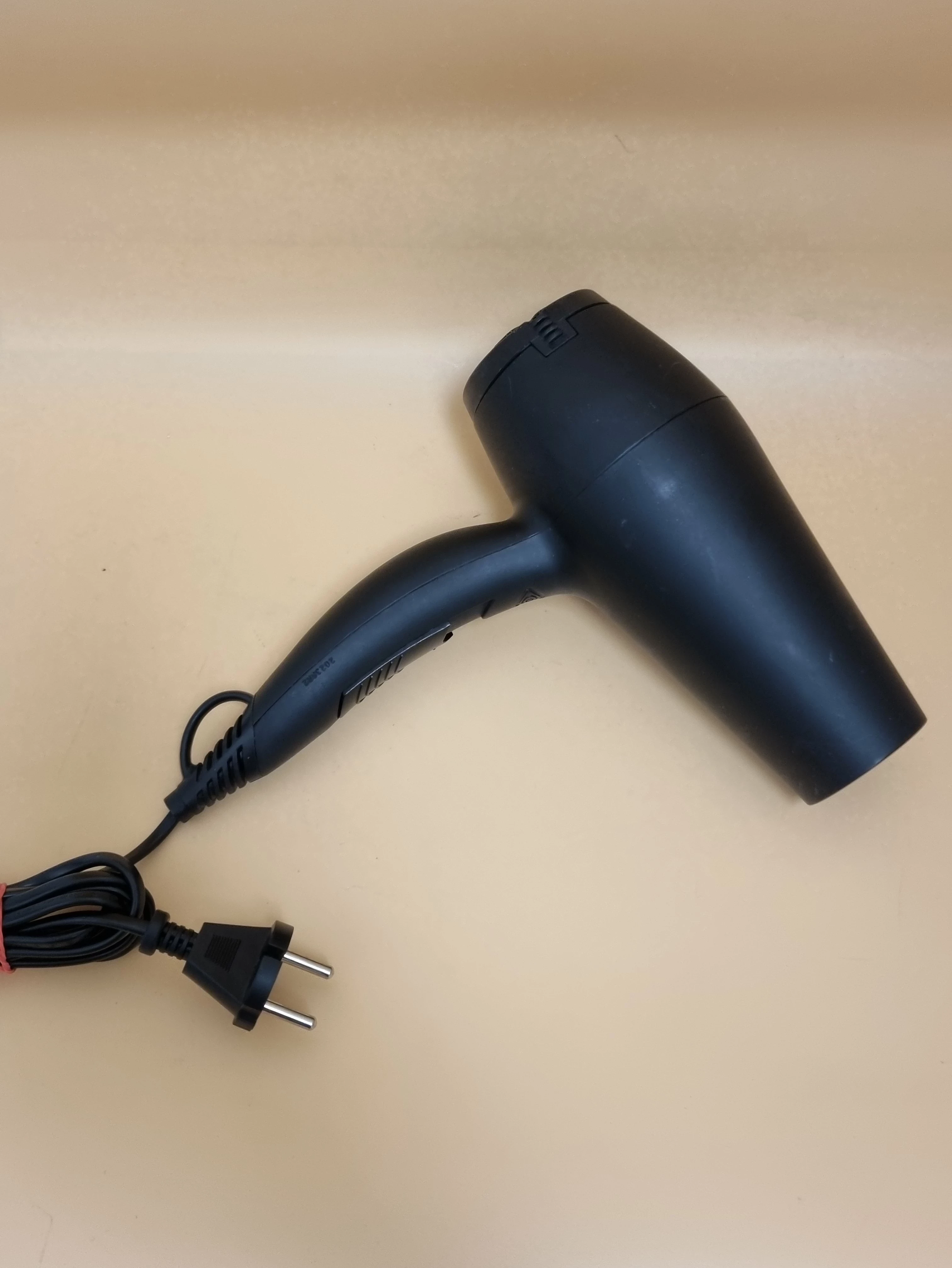 suszarka-do-wlosow-babyliss-d215de-liczba-zakresow-temperatury-2