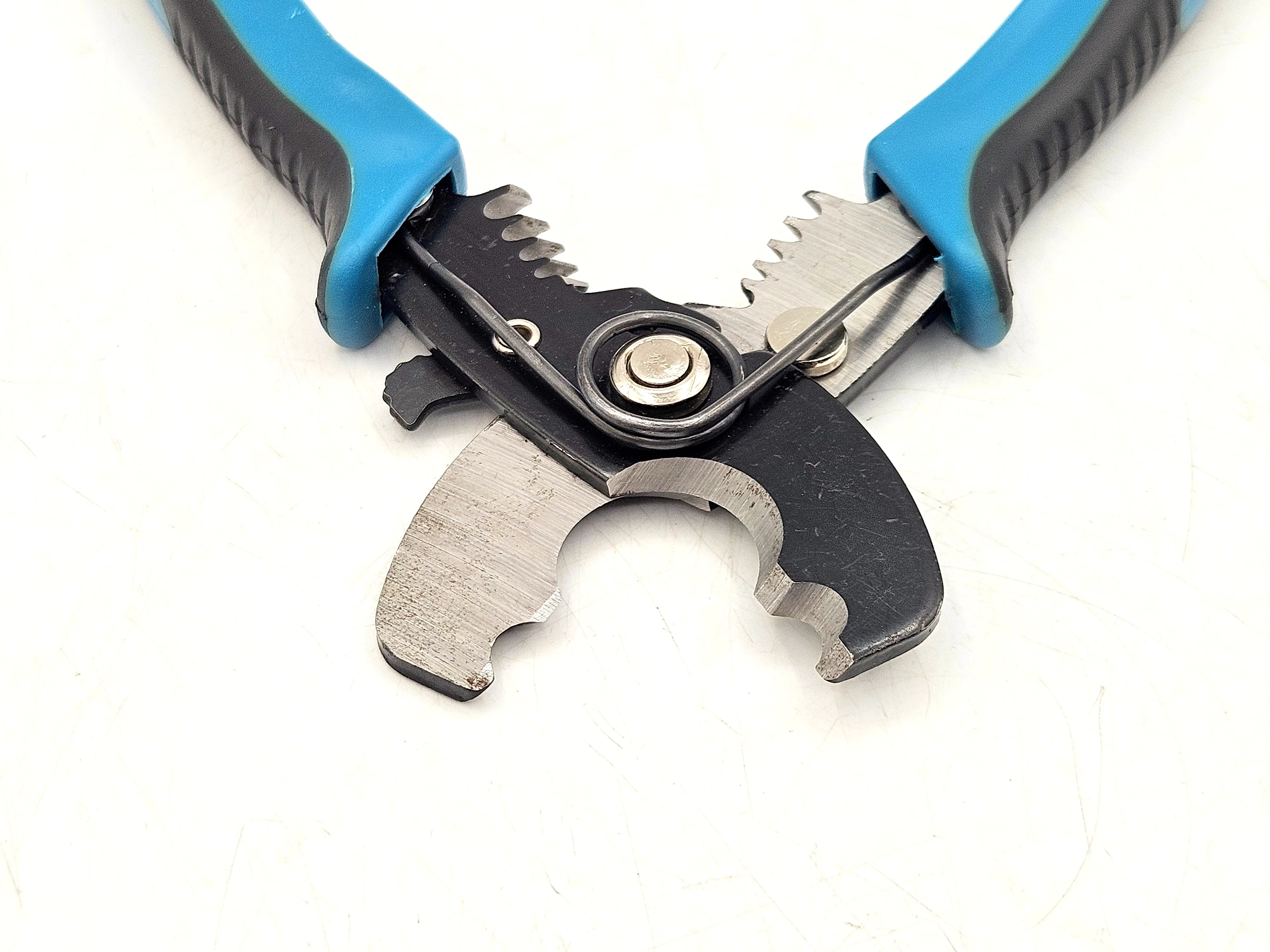 szczypce-do-sciagania-izolacji-i-ciecia-przewodow-jobiextra-marka-248811-1023271