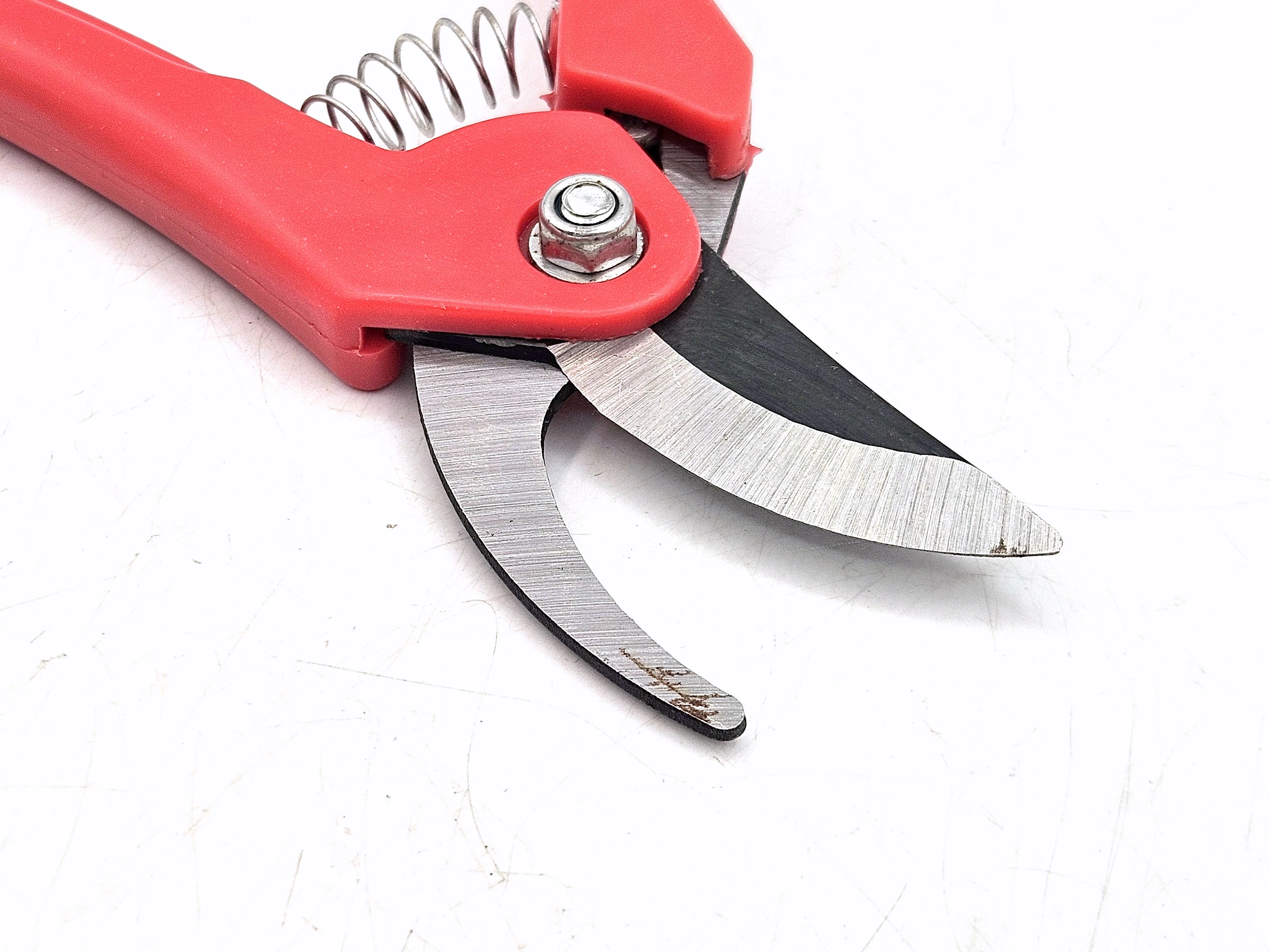 sekator-ogrodowy-18-cm-zasilanie-209566-1769021