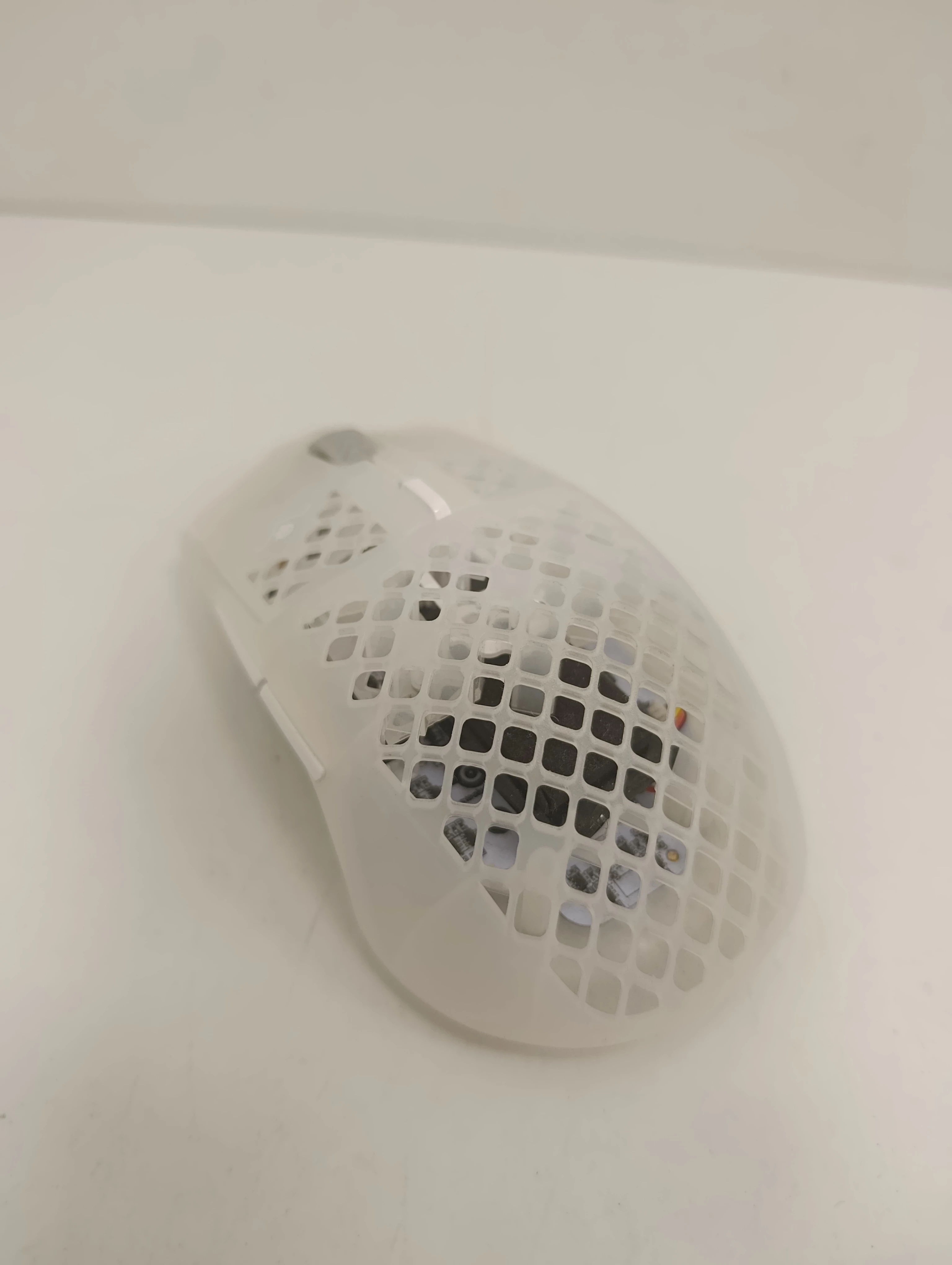 myszka-steelseries-aerox-3-snow-wireless-model-aerox-3-wireless