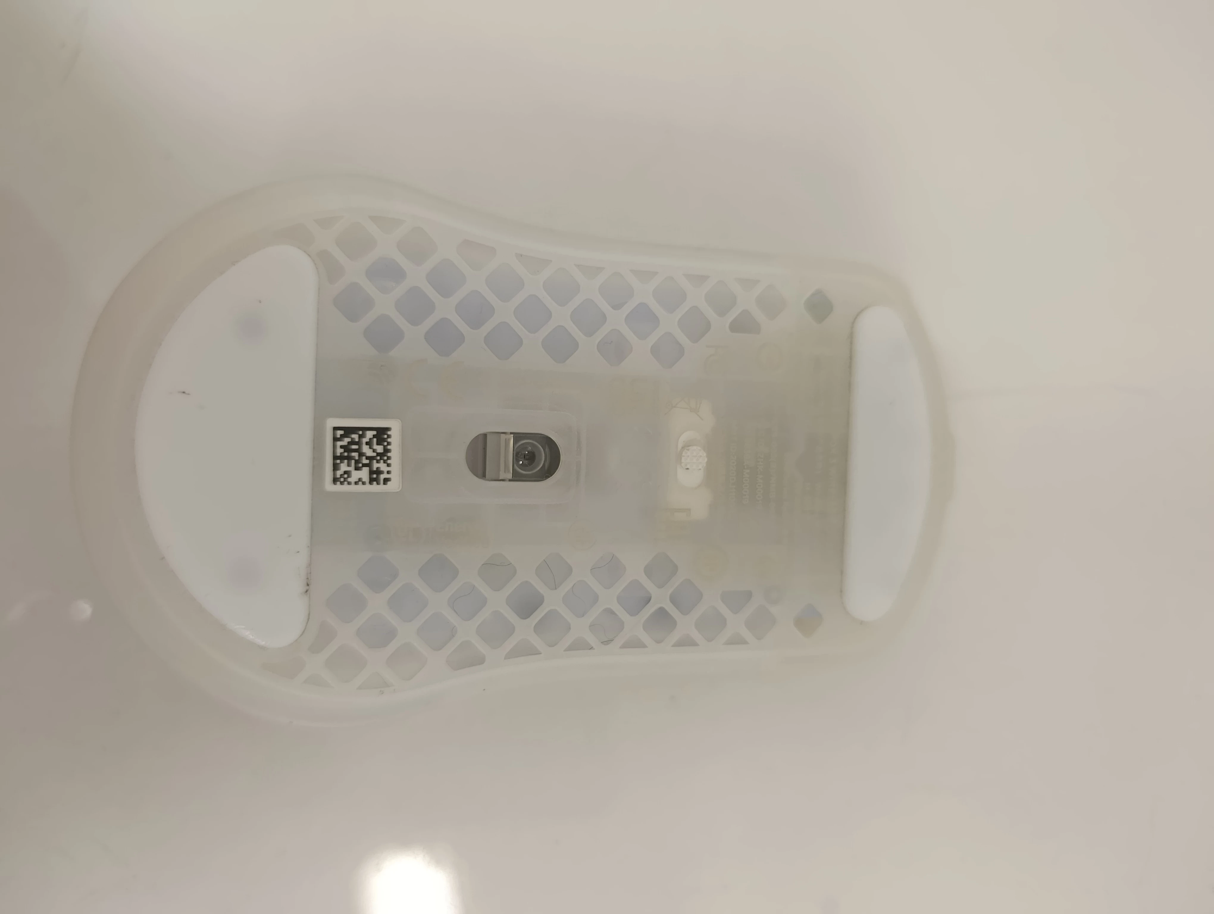 myszka-steelseries-aerox-3-snow-wireless-sensor-515-1