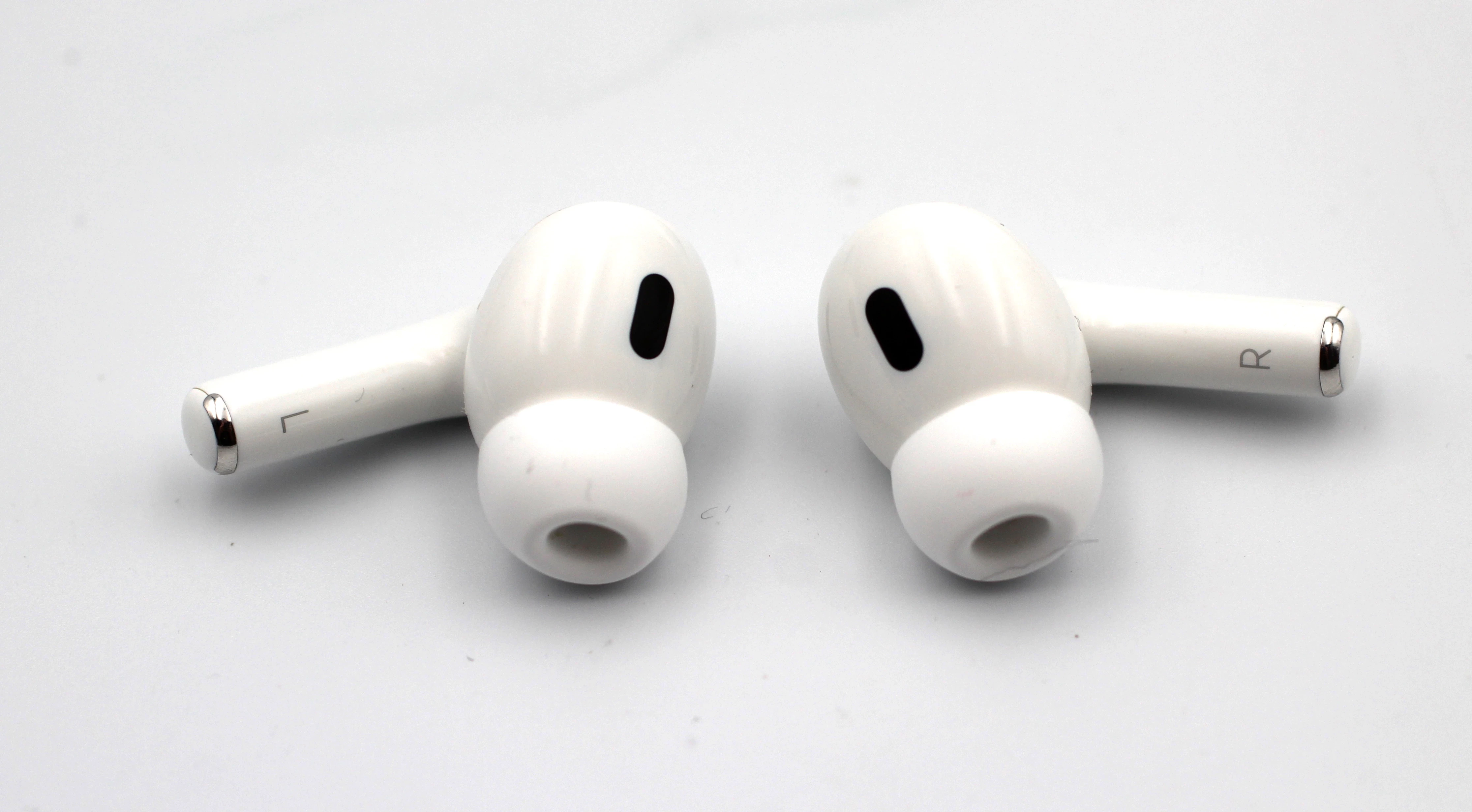 sluchawki-apple-airpods-pro-2gen-kolor-dominujacy-129357-2