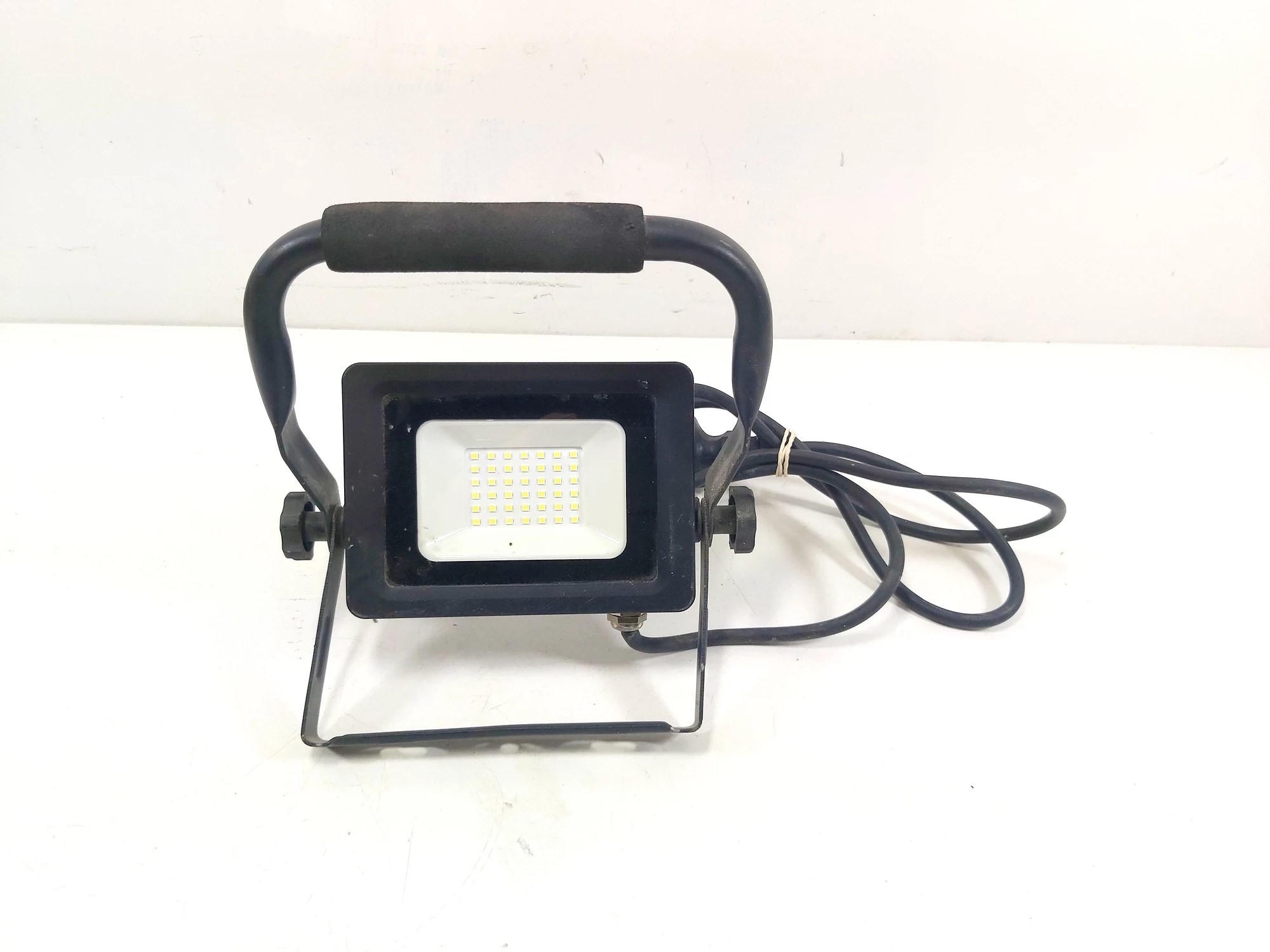 halogen-naswietlacz-led-volteno-30w-mickiewicza-1-nidzica