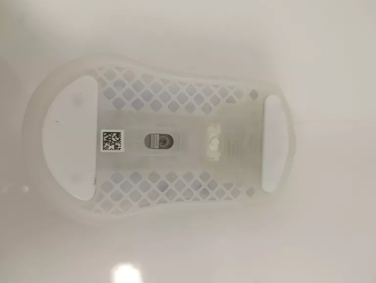 myszka-steelseries-aerox-3-snow-wireless-sensor-515-1