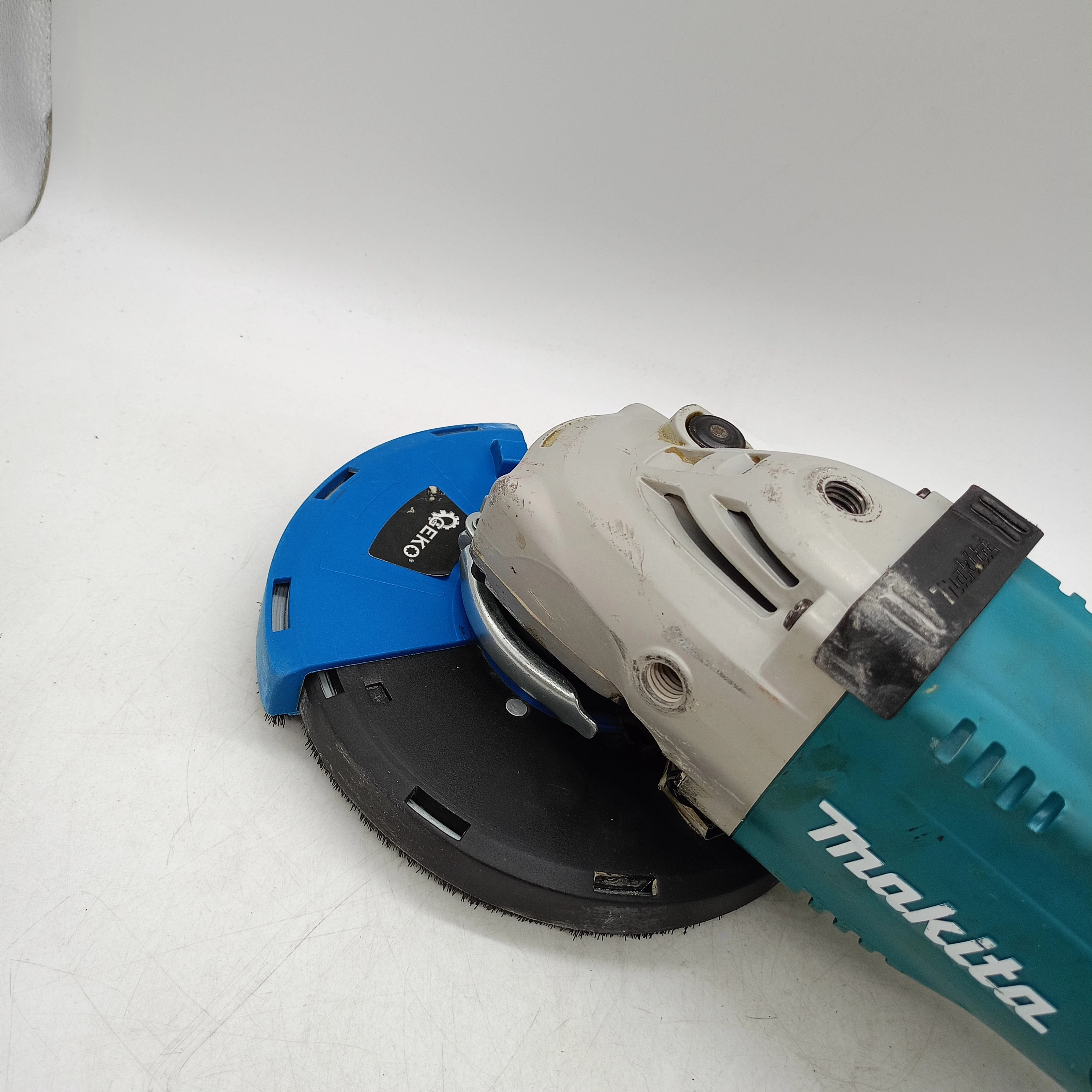 szlifierka-duza-makita-ga9020-walizka-akcesoria-stan-11323-2