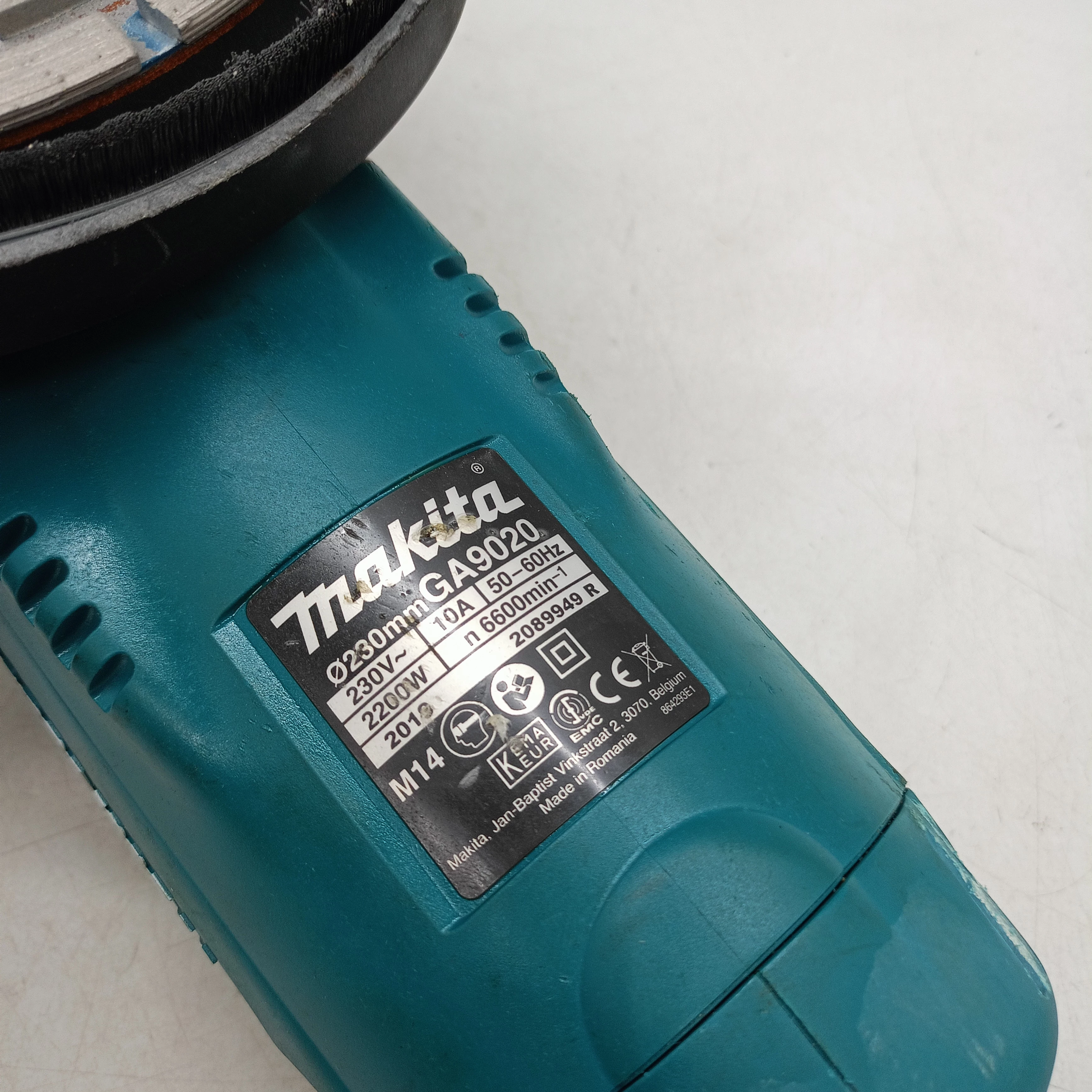 szlifierka-duza-makita-ga9020-walizka-akcesoria-kod-producenta-ga9020