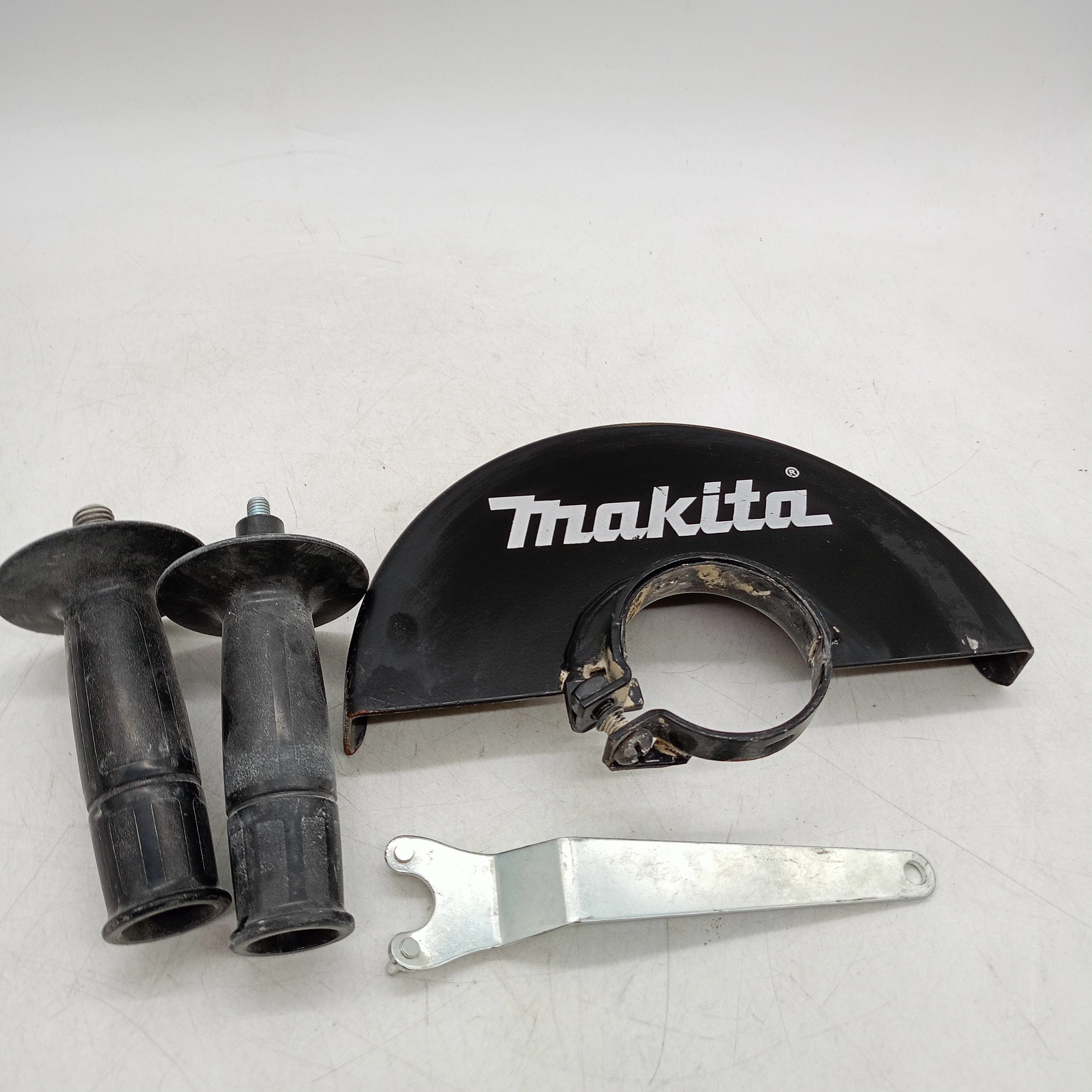 szlifierka-duza-makita-ga9020-walizka-akcesoria-marka-248811-950929