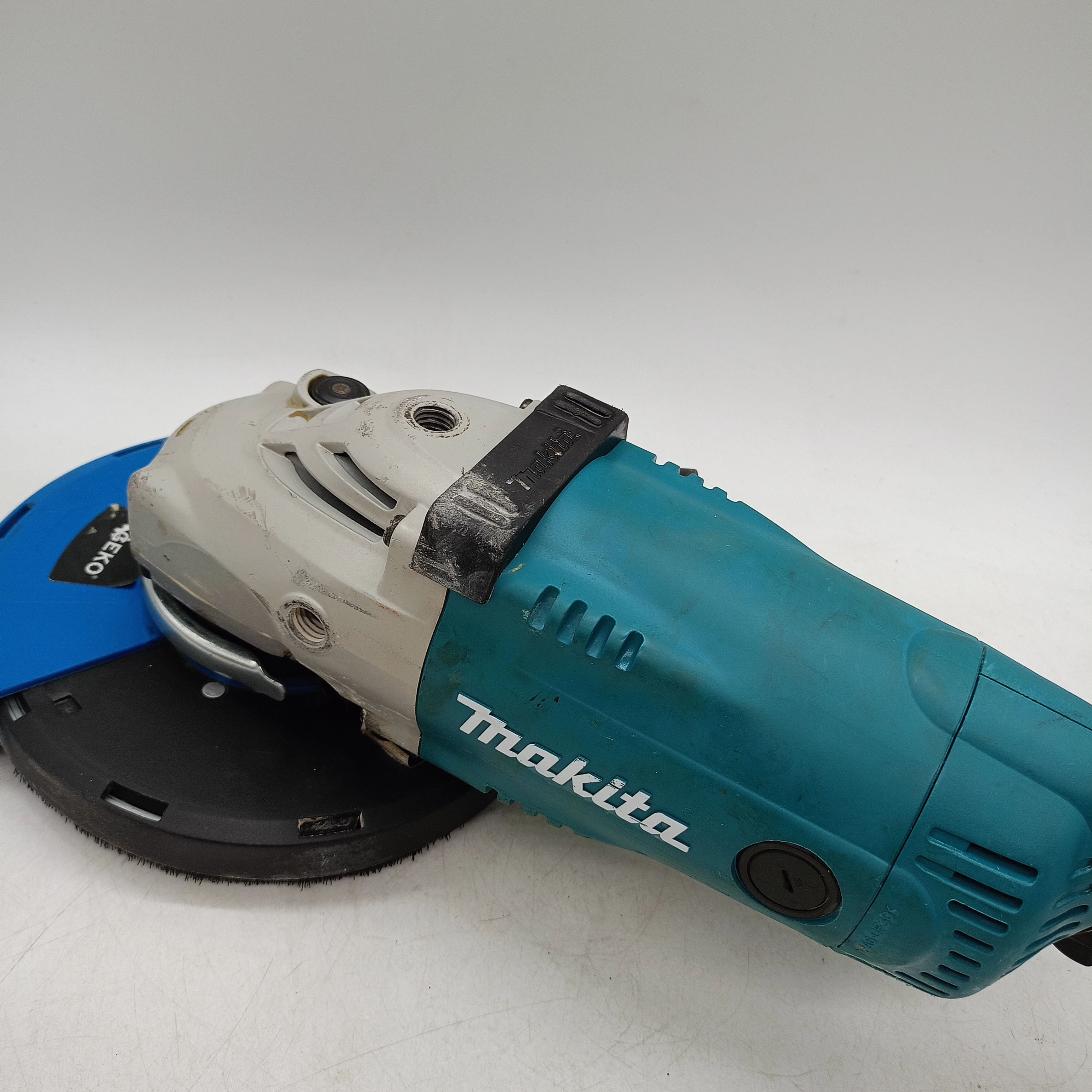 szlifierka-duza-makita-ga9020-walizka-akcesoria-ean-gtin-088381068130