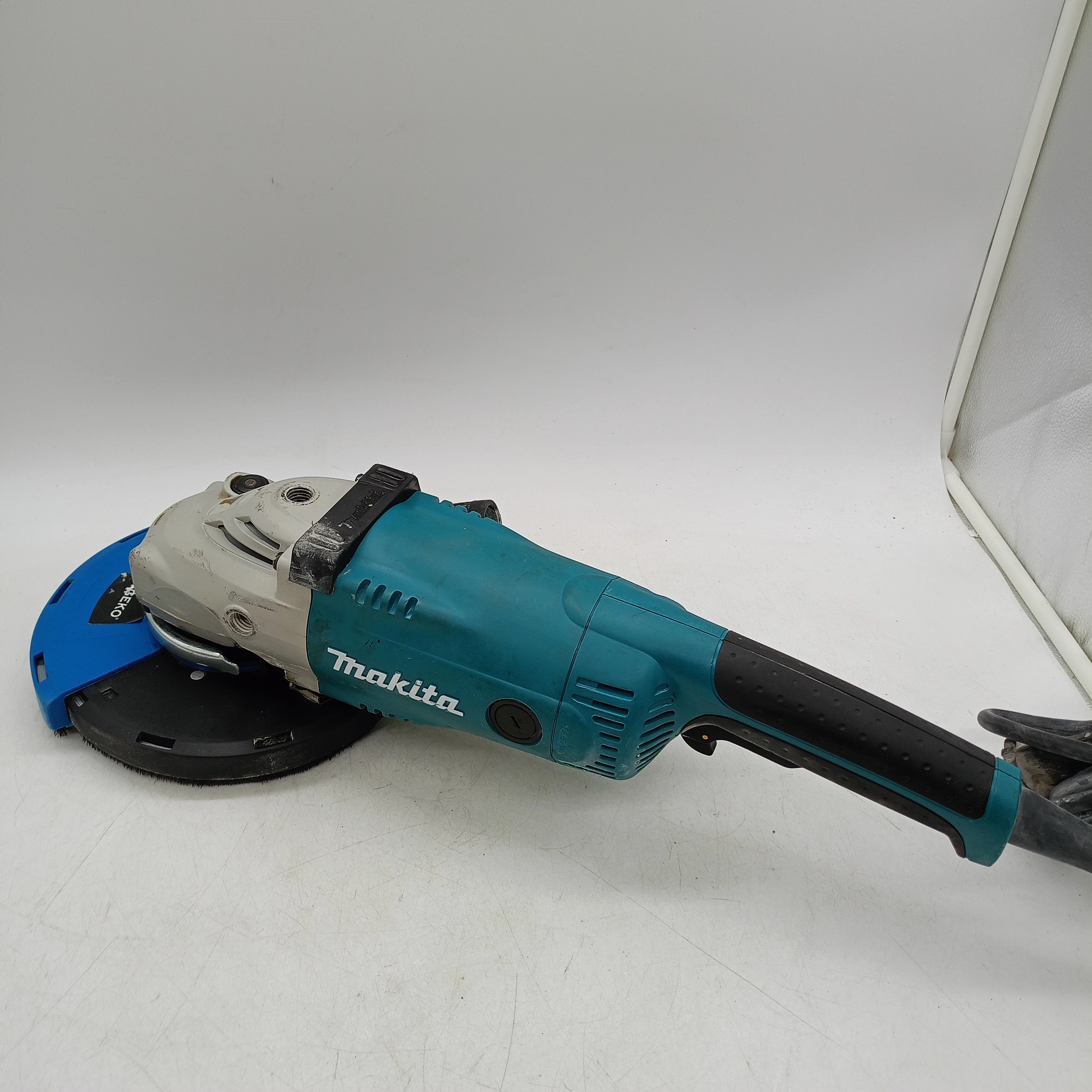 szlifierka-duza-makita-ga9020-walizka-akcesoria-sikorskiego-1-starogard-gdanski